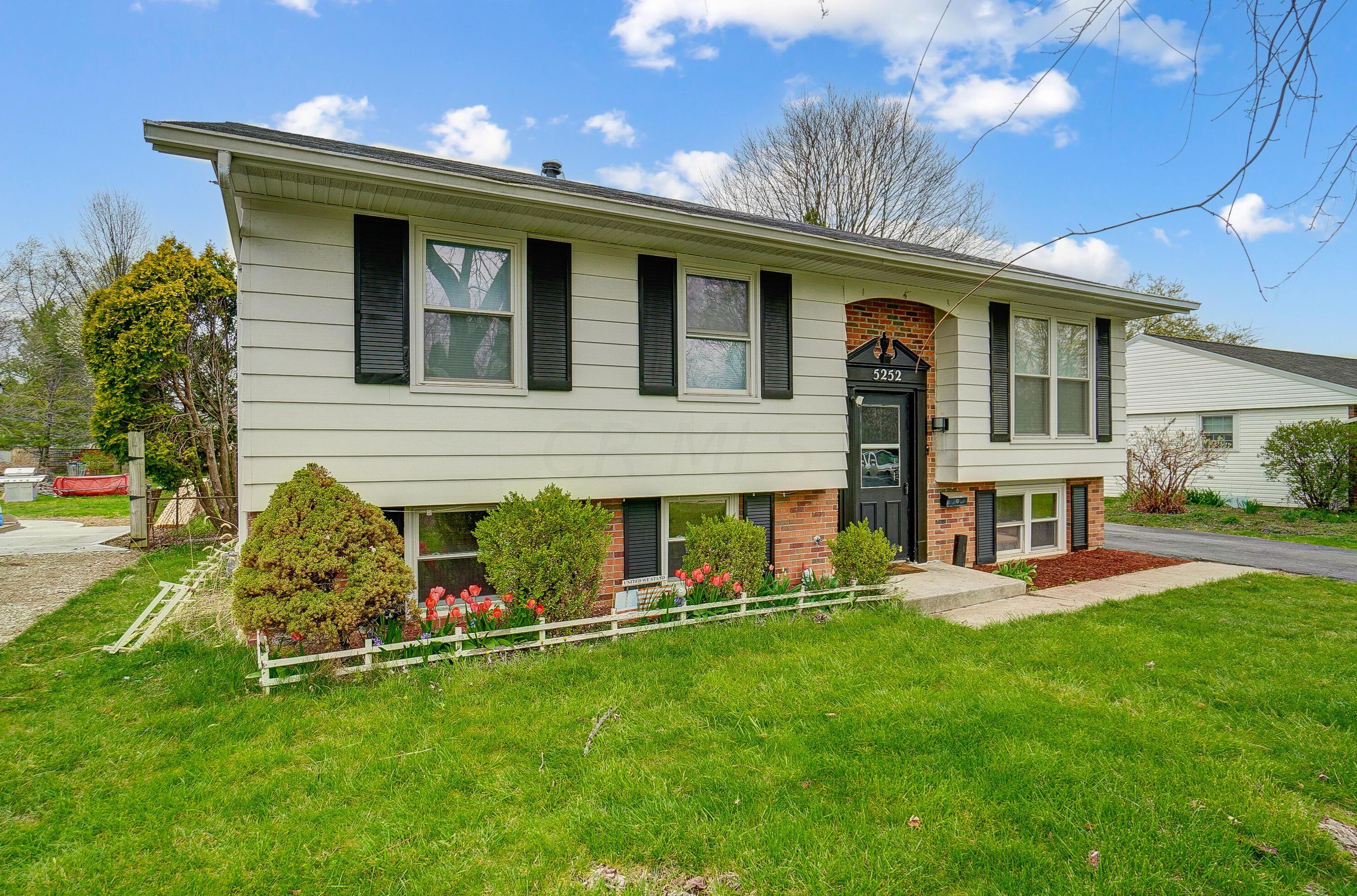 5252 Grandon Dr, Hilliard OH  43026-1746 exterior