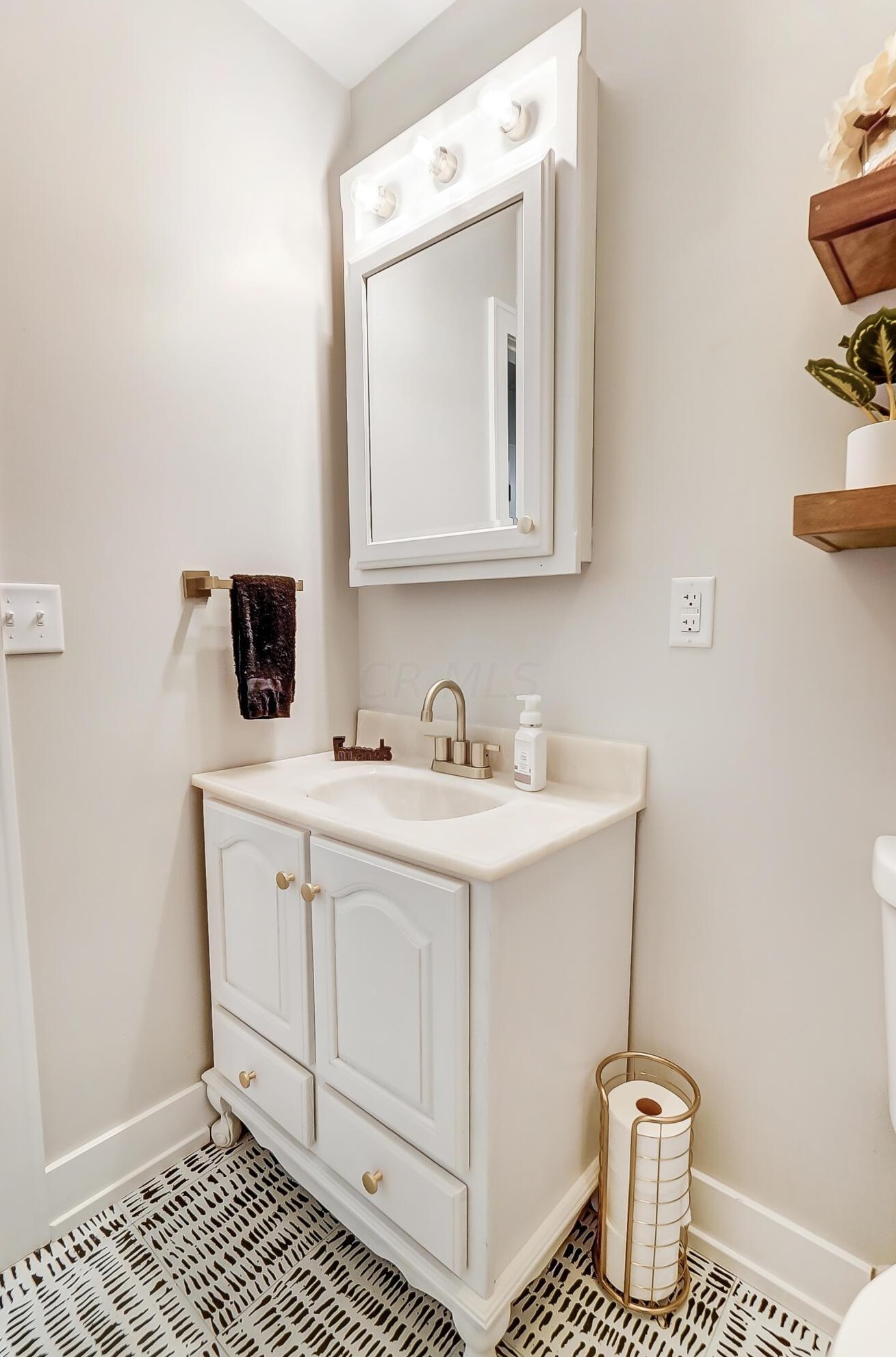 5252 Grandon Dr, Hilliard OH  43026-1746 exterior