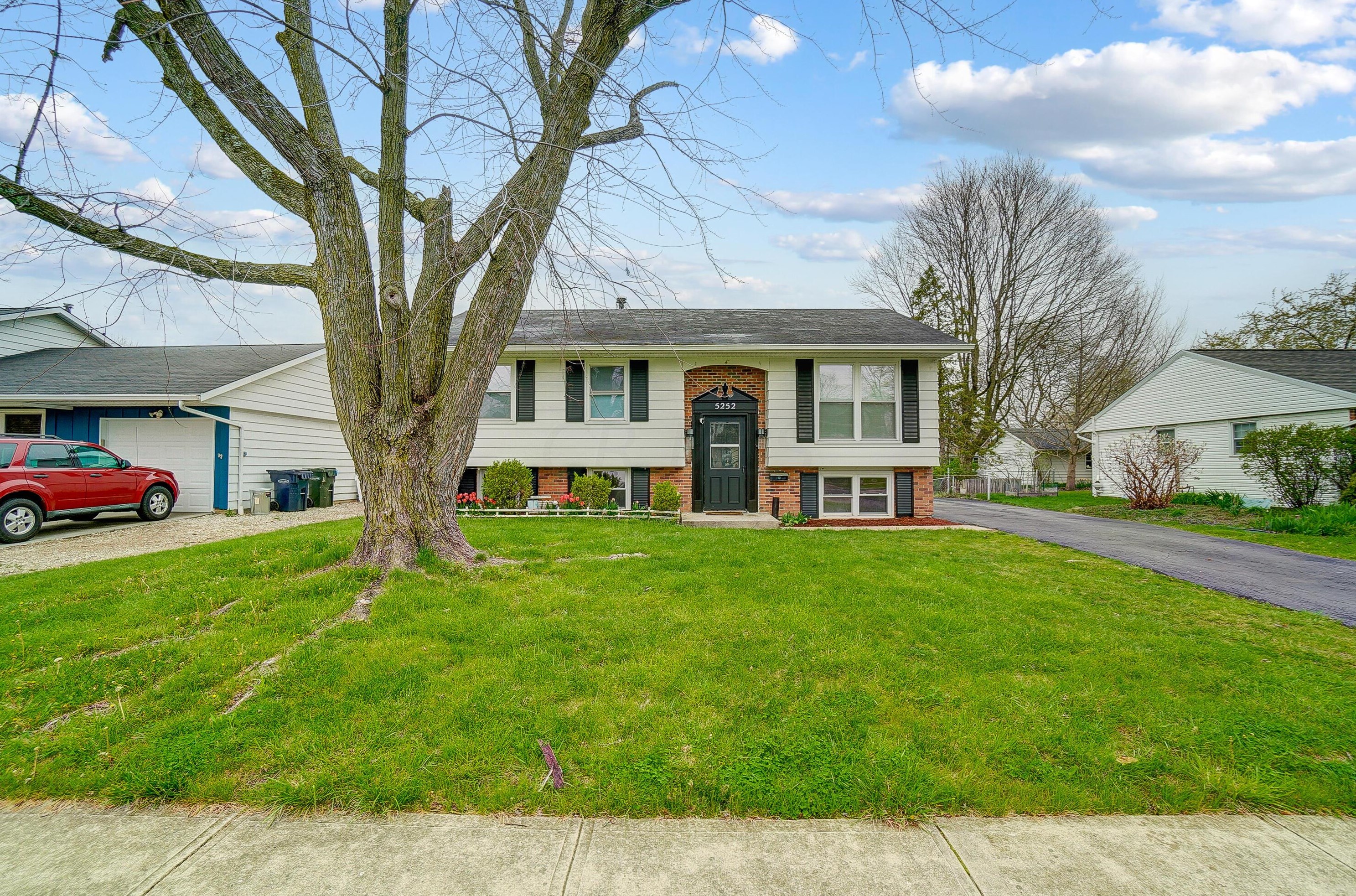 5252 Grandon Dr, Hilliard OH  43026-1746 exterior