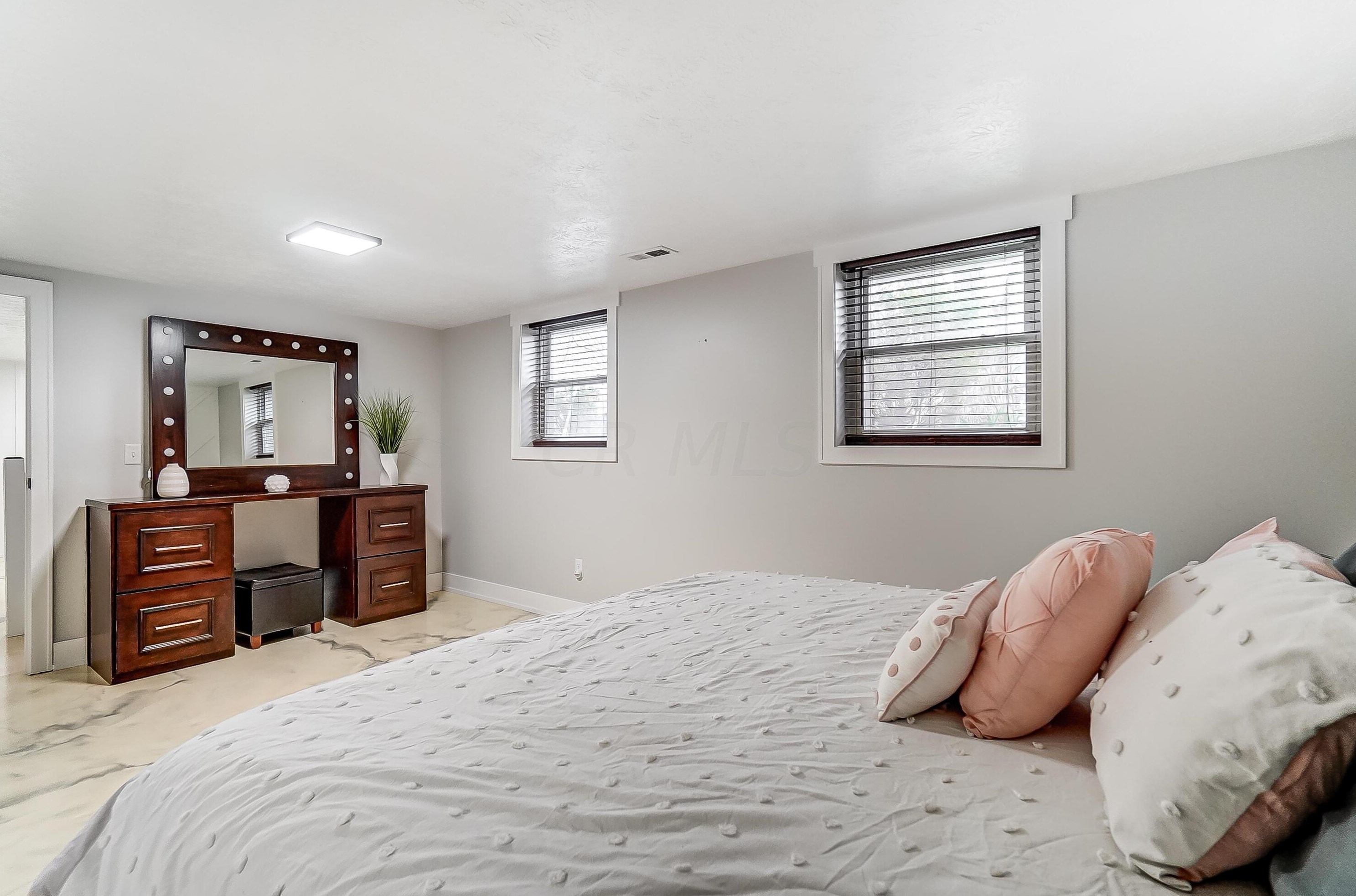 5252 Grandon Dr, Hilliard OH  43026-1746 exterior