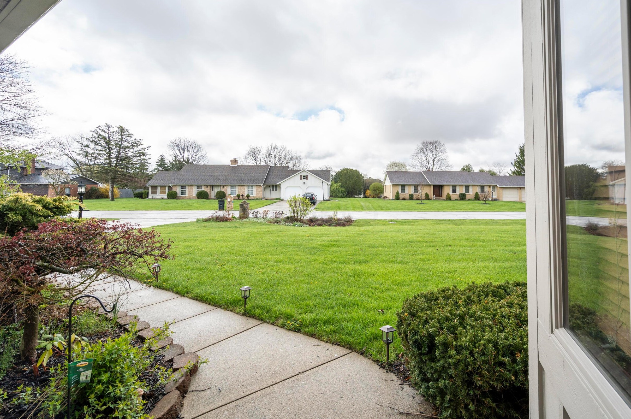 1224 Countryside Dr, Washington Ch OH  43160-1804 exterior