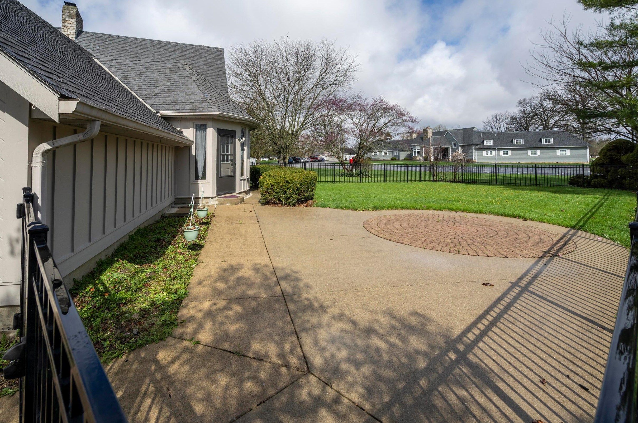 1224 Countryside Dr, Washington Ch OH  43160-1804 exterior