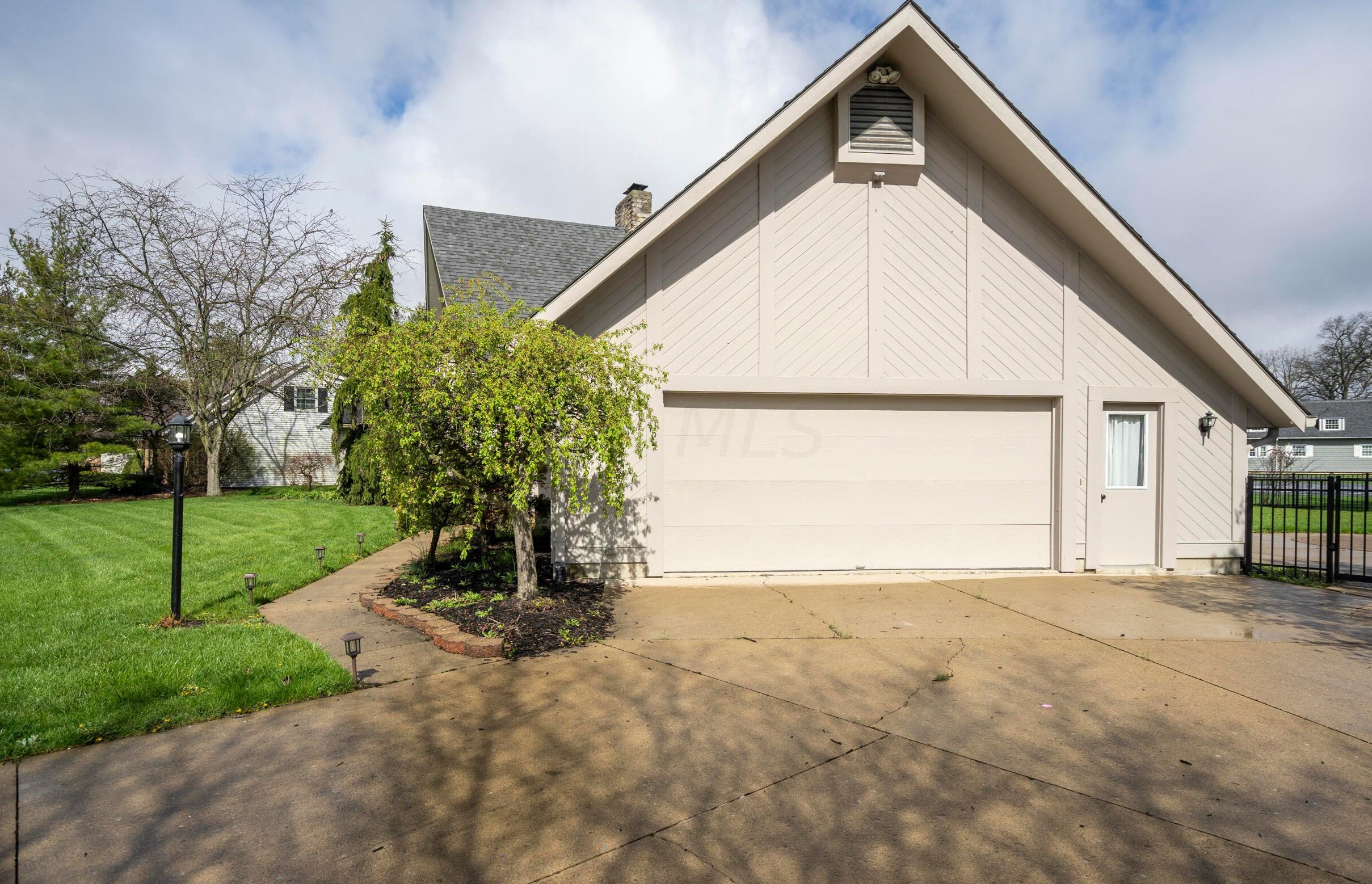 1224 Countryside Dr, Washington Ch OH  43160-1804 exterior
