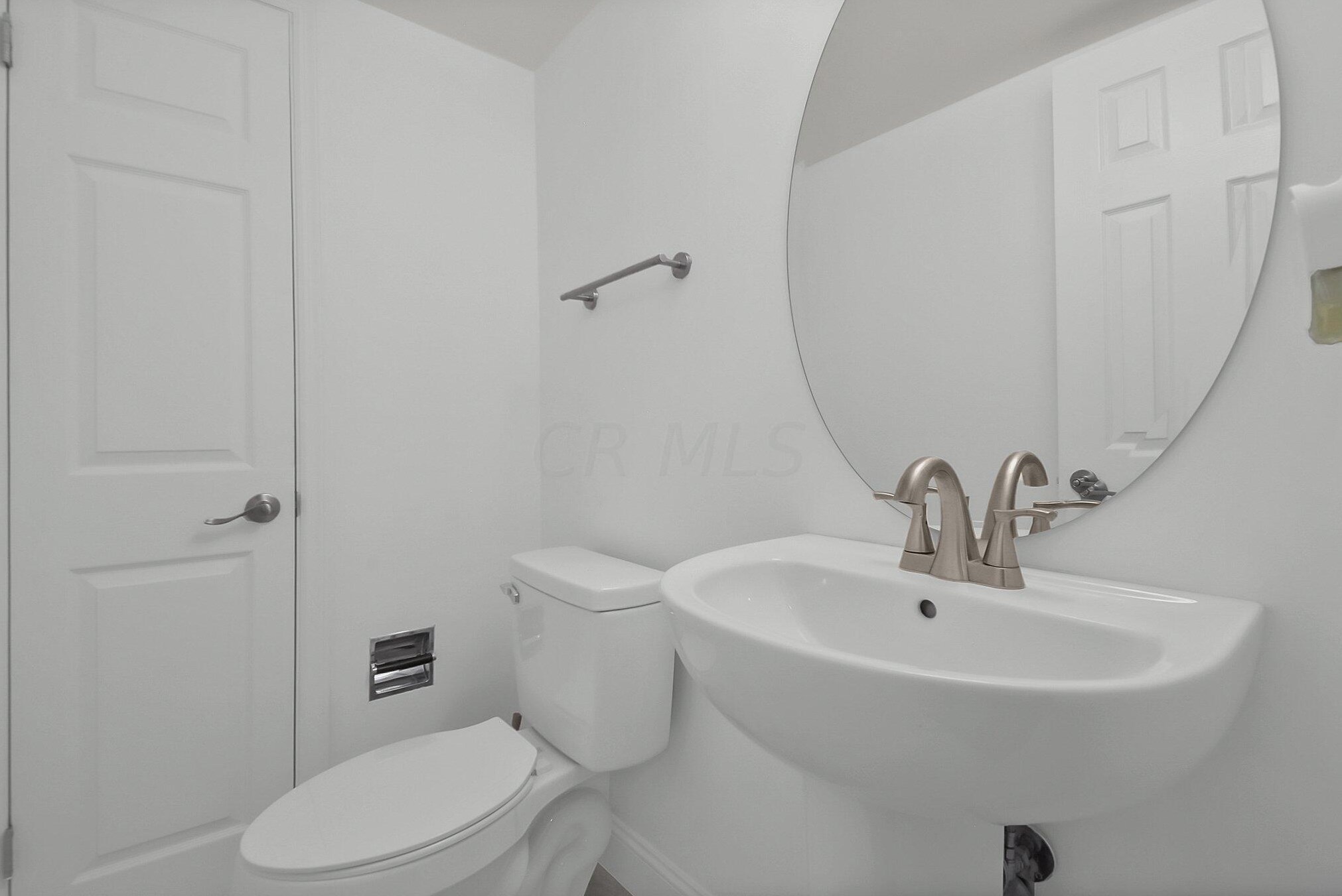 647 Dlyn St, Columbus OH  43228-2525 exterior