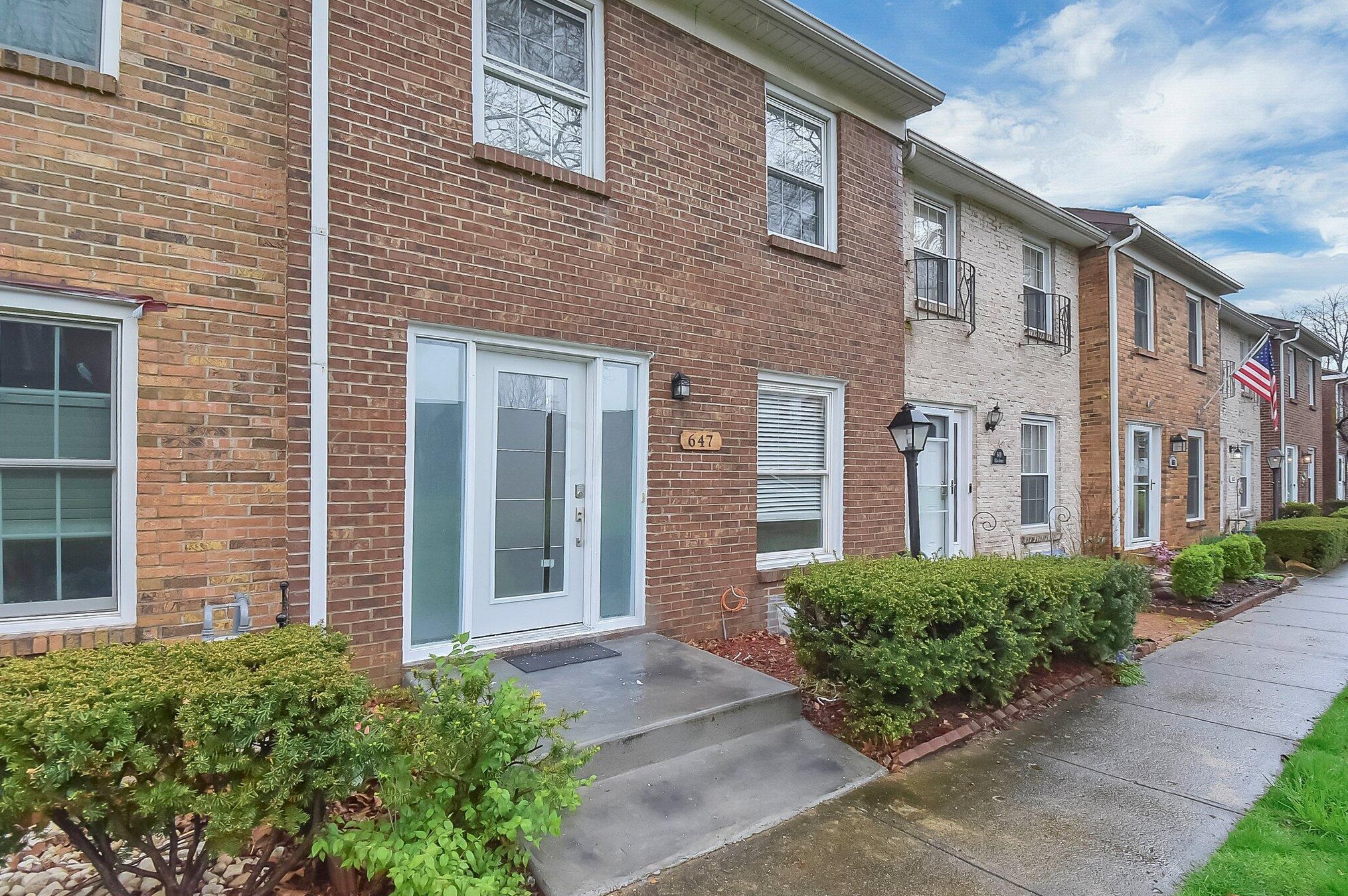 647 Dlyn St, Columbus OH  43228-2525 exterior