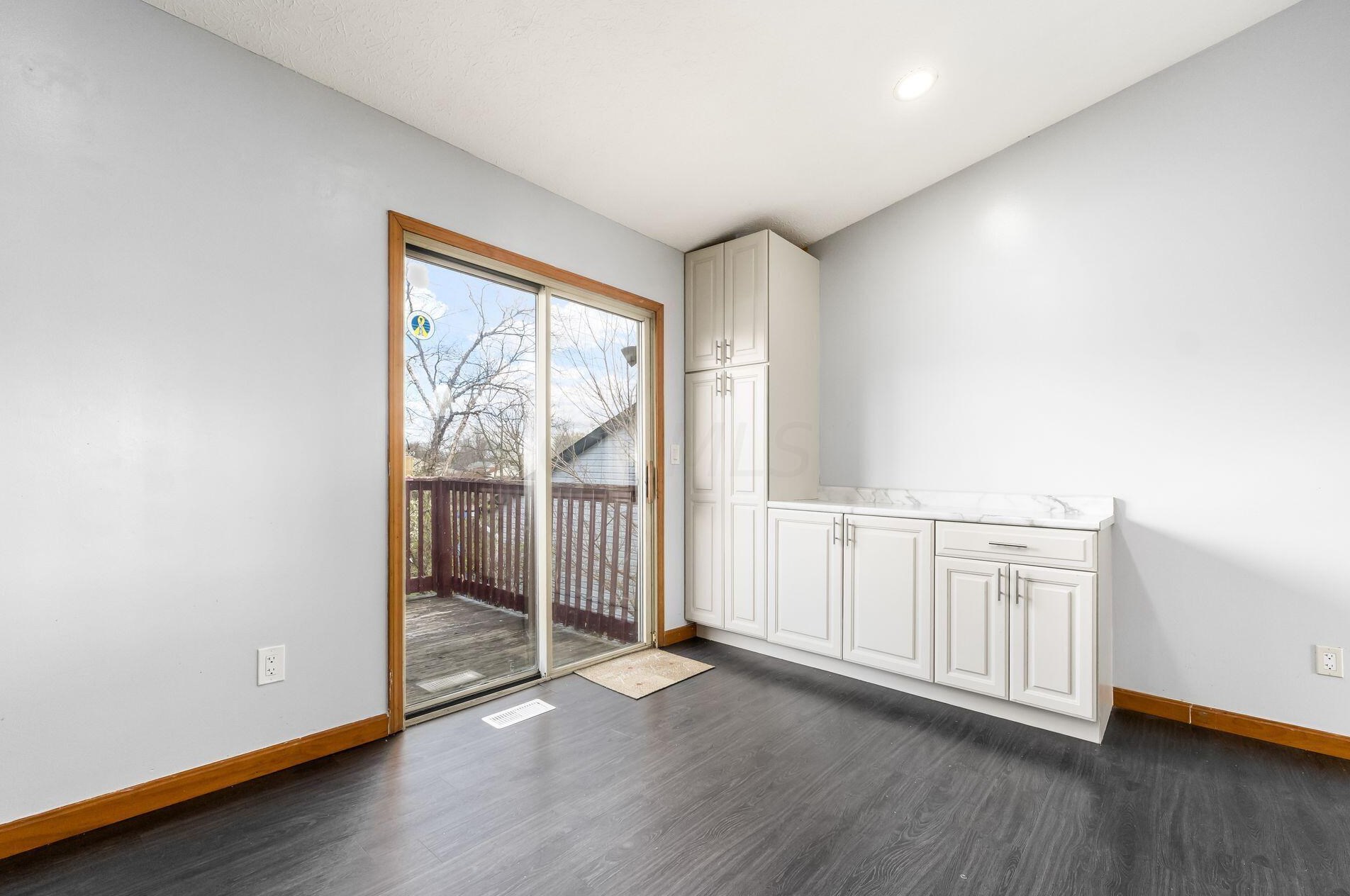 955 Cypress Rdg Pl, Columbus OH  43228-6305 exterior