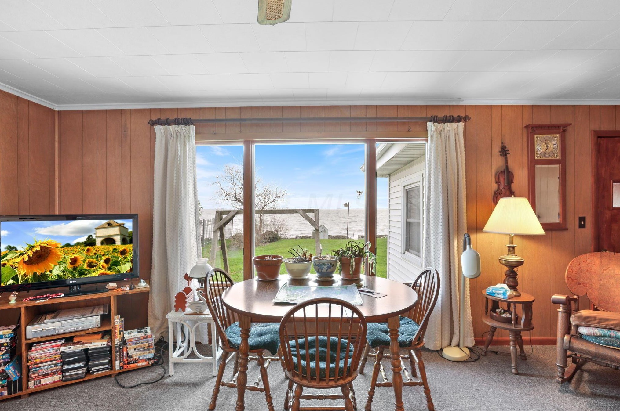 316 Bayview Dr, Port Clinton OH 43452-9237 exterior