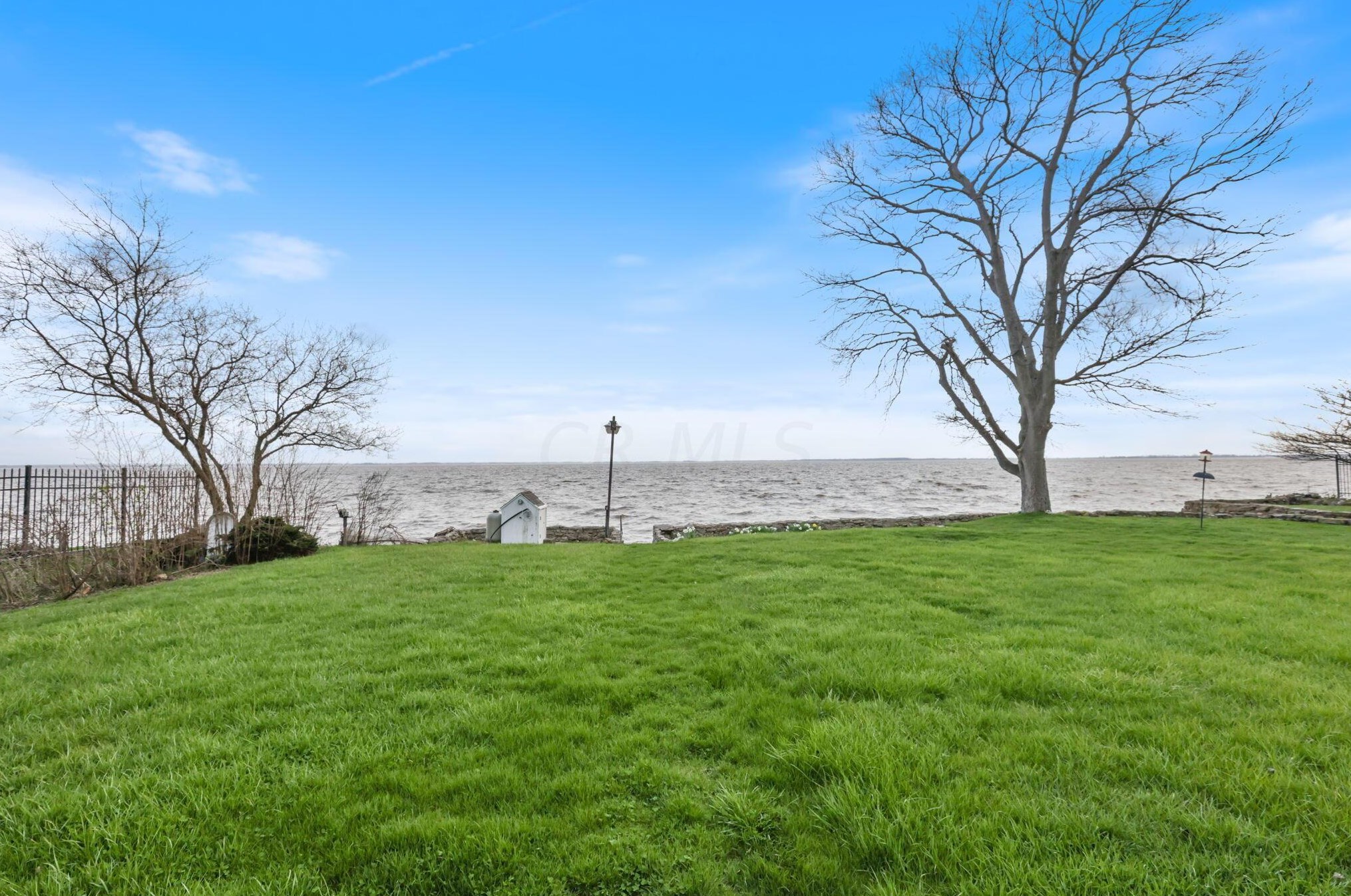 316 Bayview Dr, Port Clinton OH 43452-9237 exterior