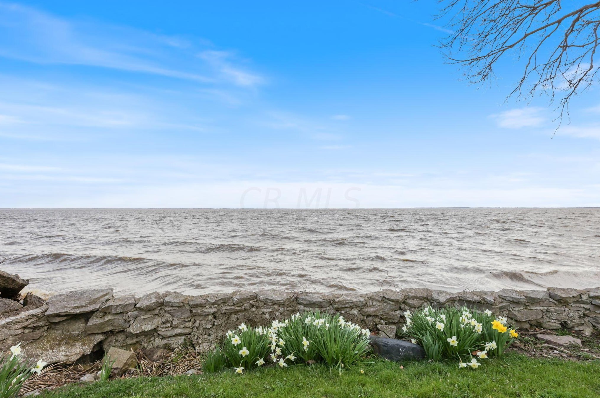 316 Bayview Dr, Port Clinton OH 43452-9237 exterior