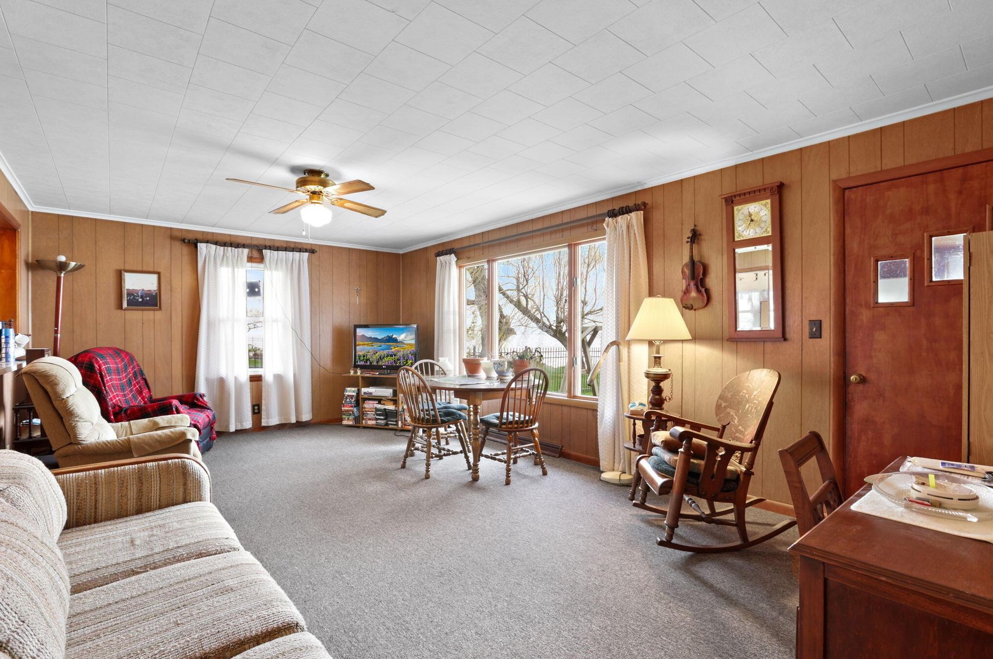 316 Bayview Dr, Port Clinton OH 43452-9237 exterior