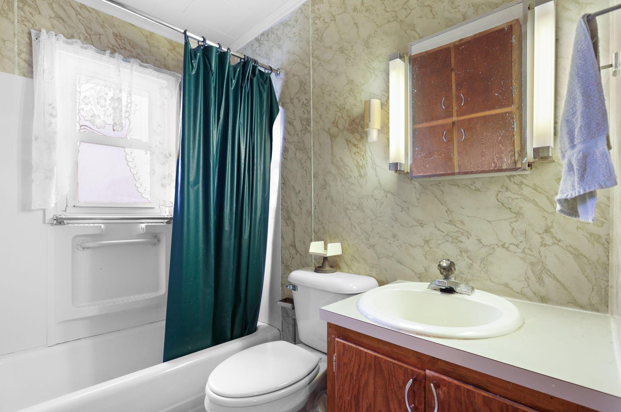 316 Bayview Dr, Port Clinton OH 43452-9237 exterior