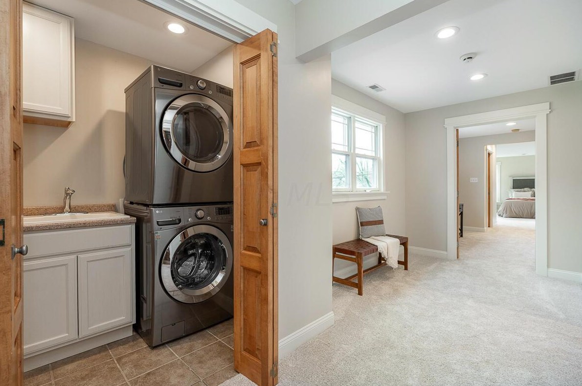 1892 Wyandotte Rd, Columbus OH 43212-1033 exterior