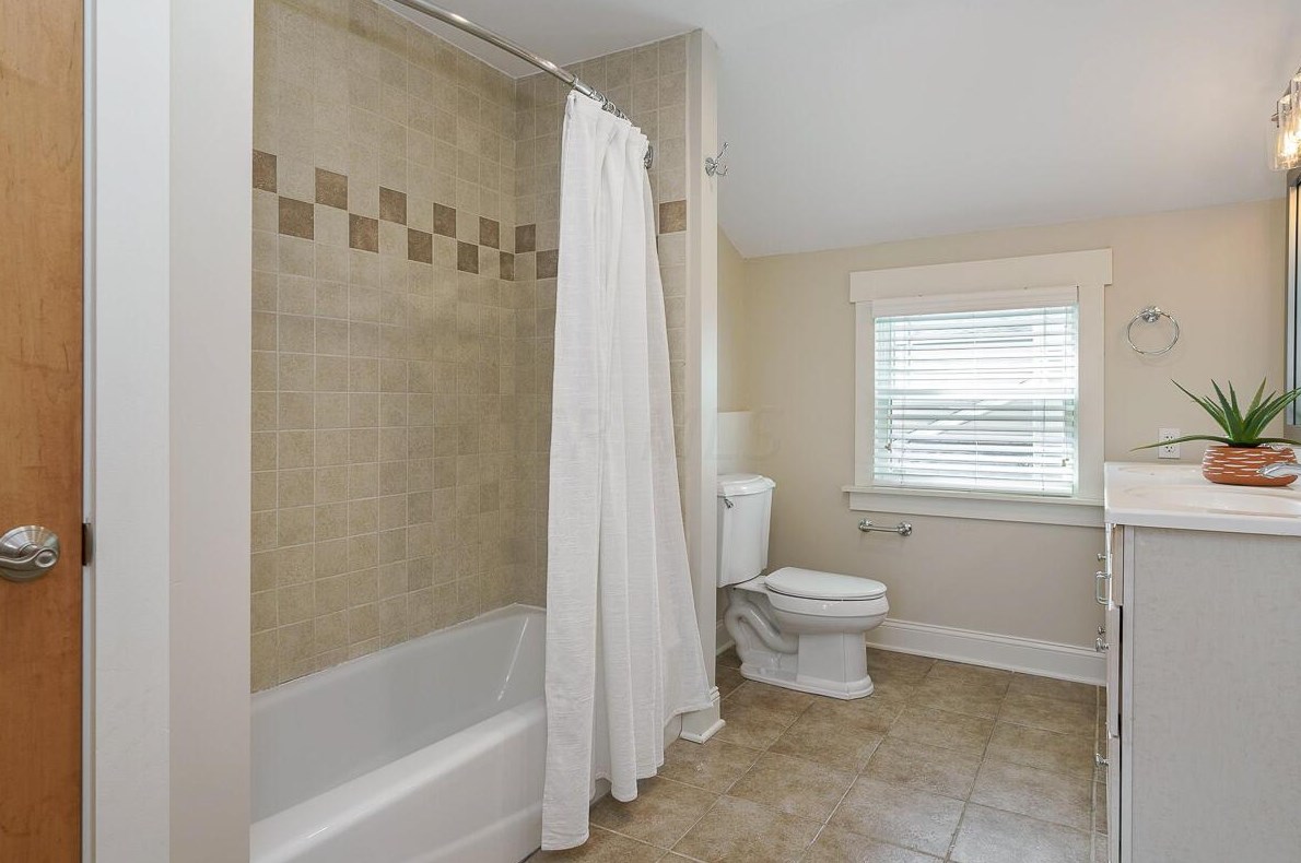 1892 Wyandotte Rd, Columbus OH 43212-1033 exterior