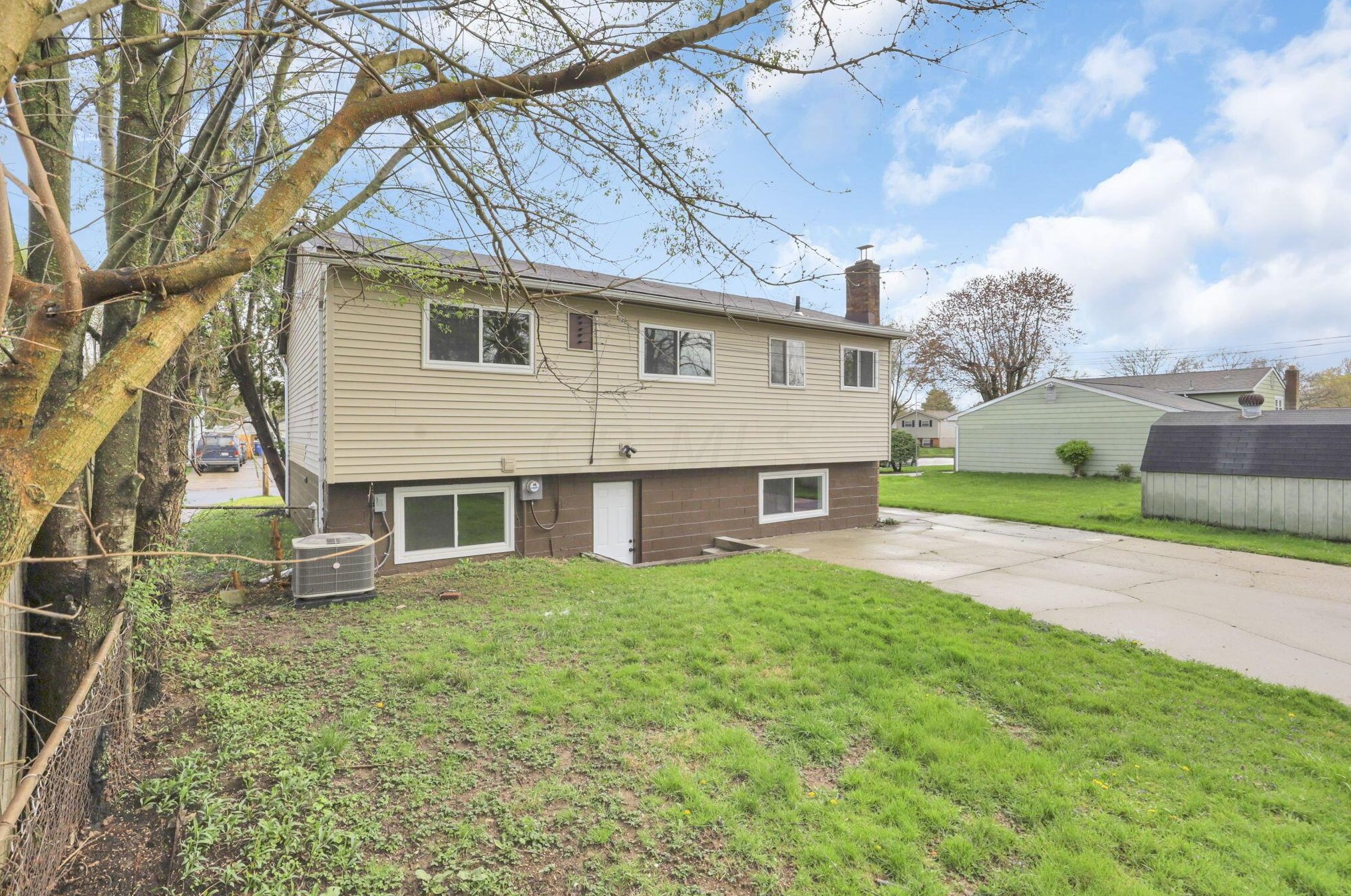 5378 Mountville Ave, Columbus OH  43232-4719 exterior