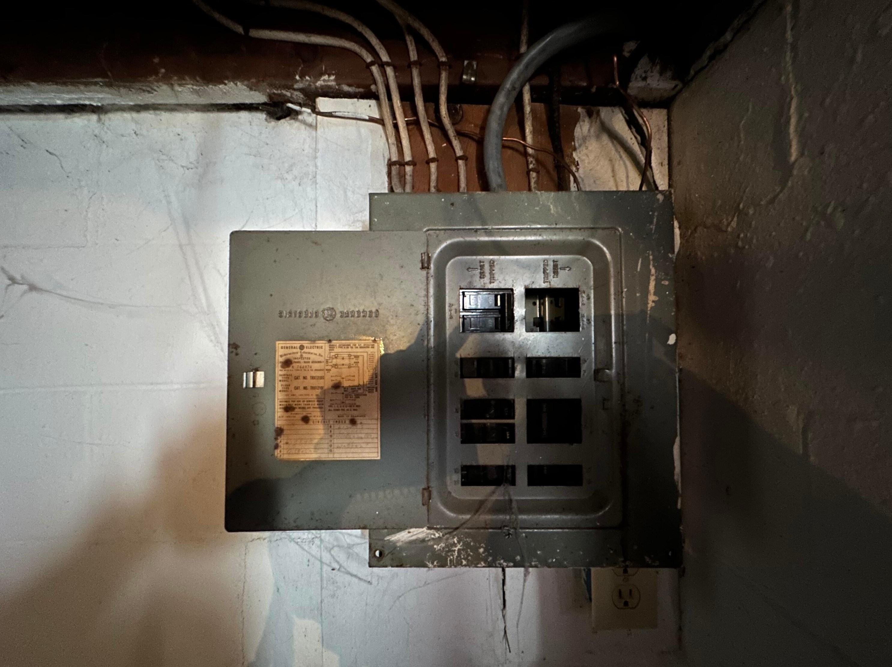 2710 Woodland Ave, Columbus OH 43219-2151 exterior