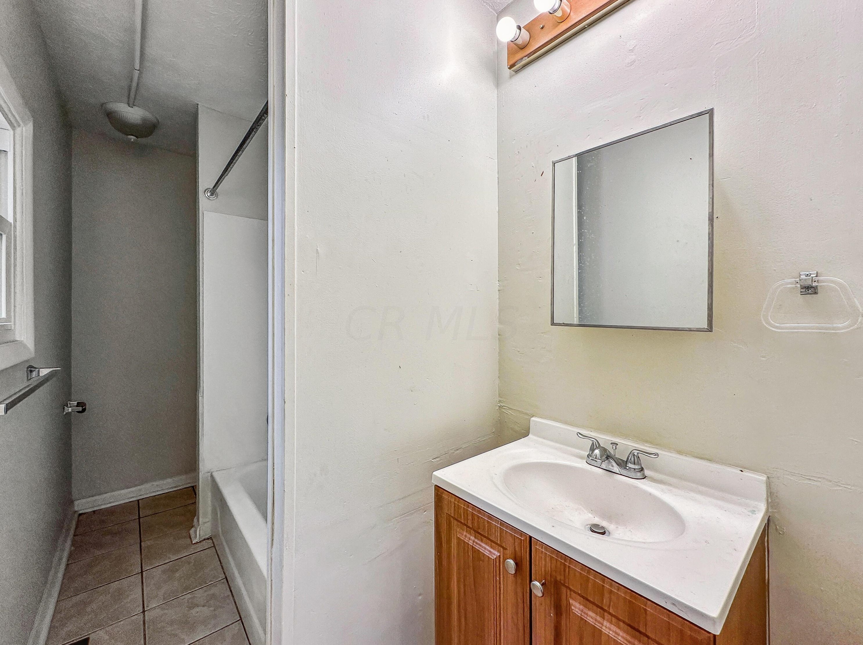 358 Oakley Ave, Columbus OH 43204-3101 exterior