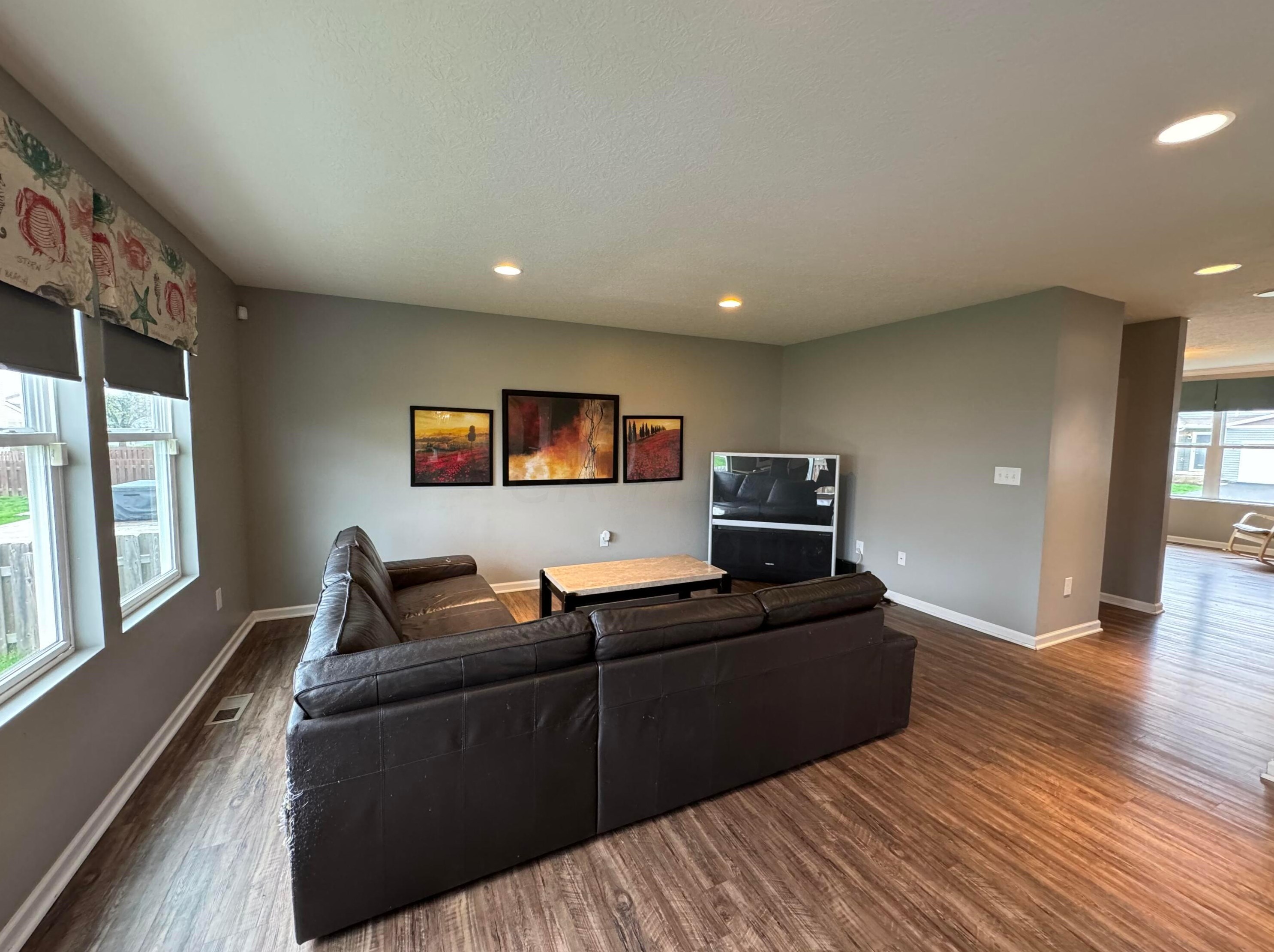 3938 Snowshoe Ave, Darbydale OH  43123-1198 exterior