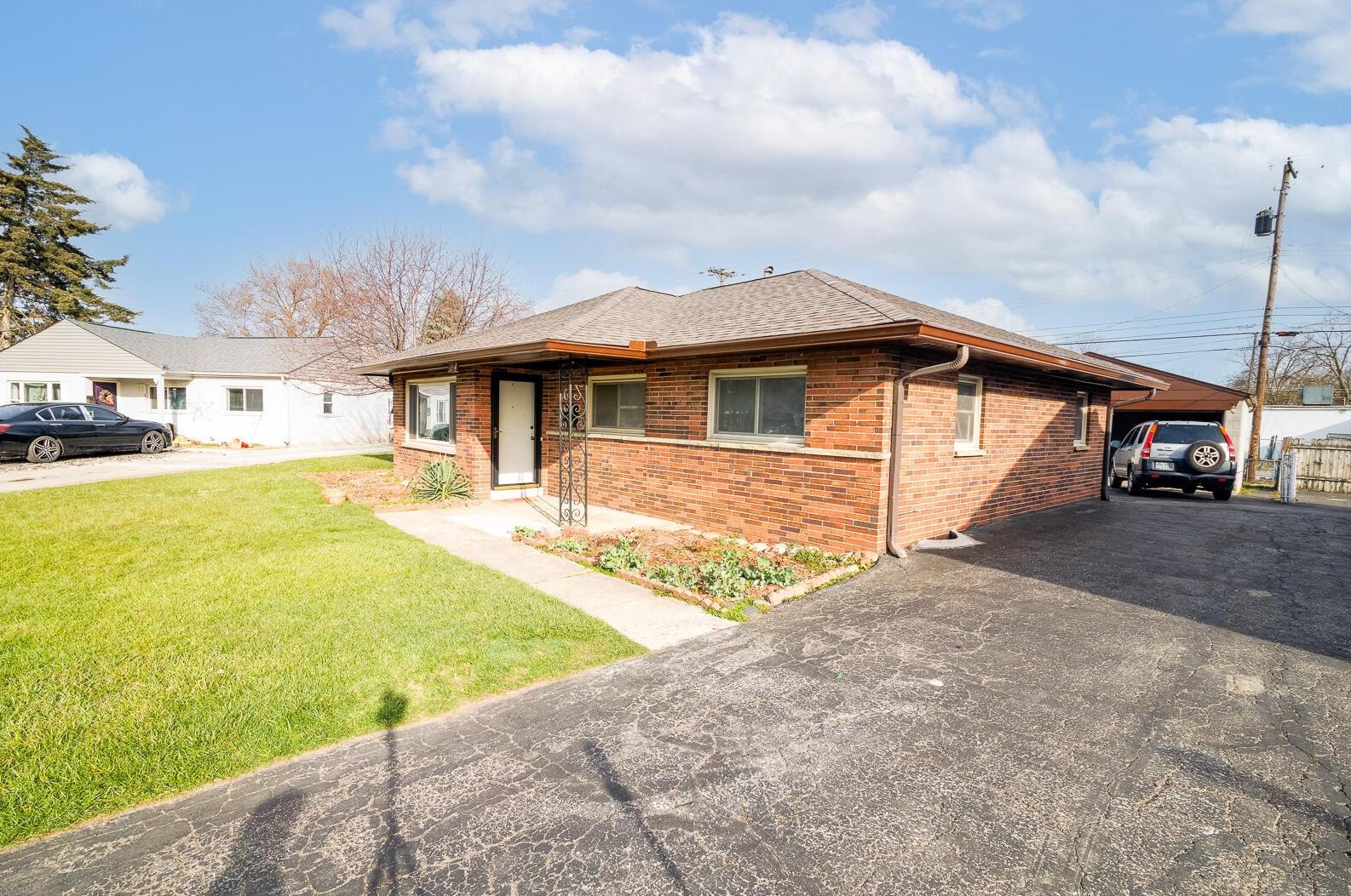 3274 Whitehead Rd, Columbus OH  43204-1856 exterior