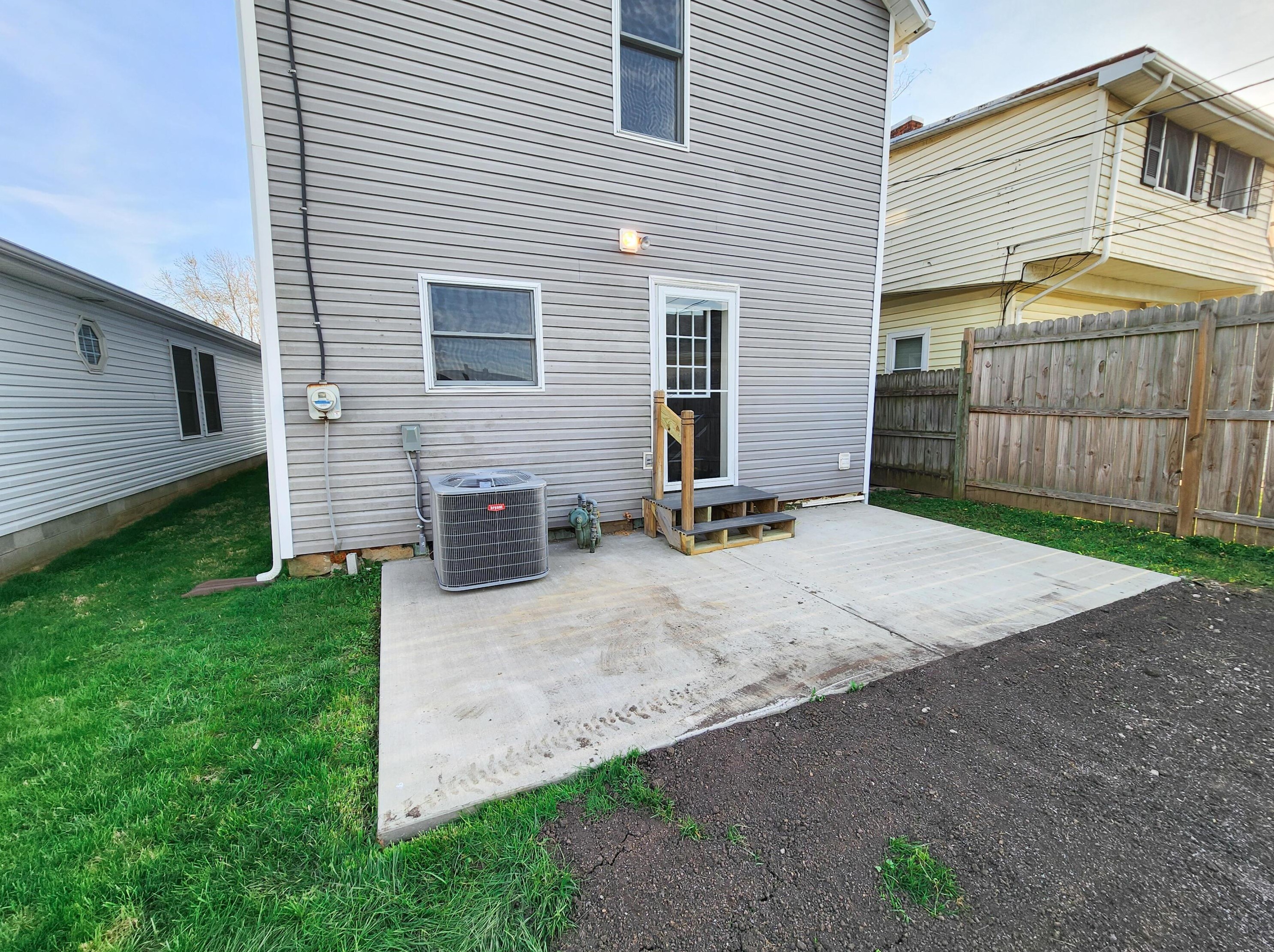 711 Wheeling St, Lancaster OH 43130-3630 exterior