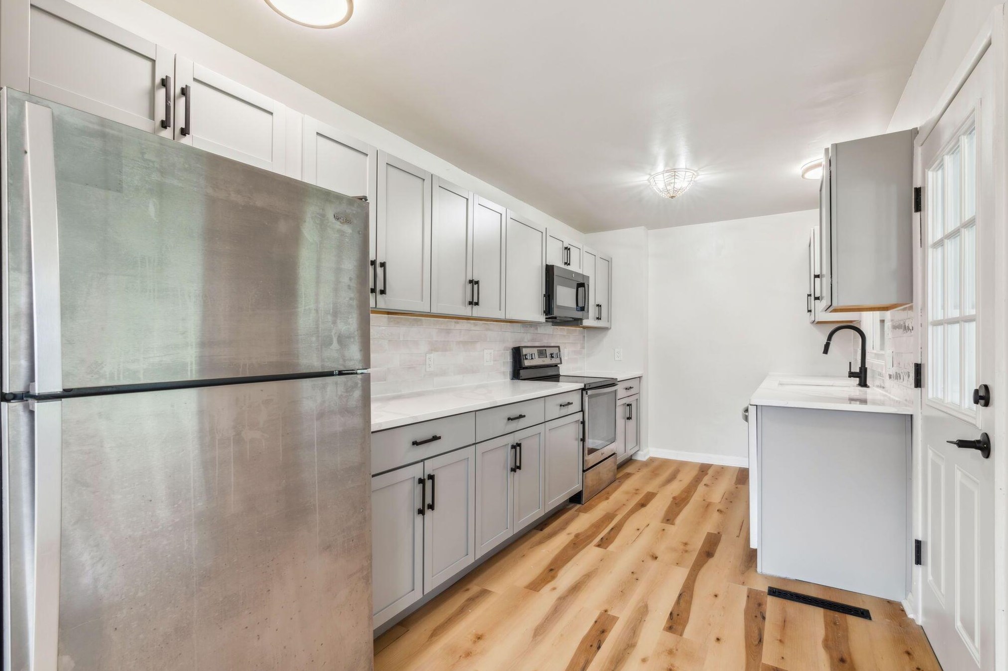 4588 Rodney Rd, Columbus OH  43227-1340 exterior