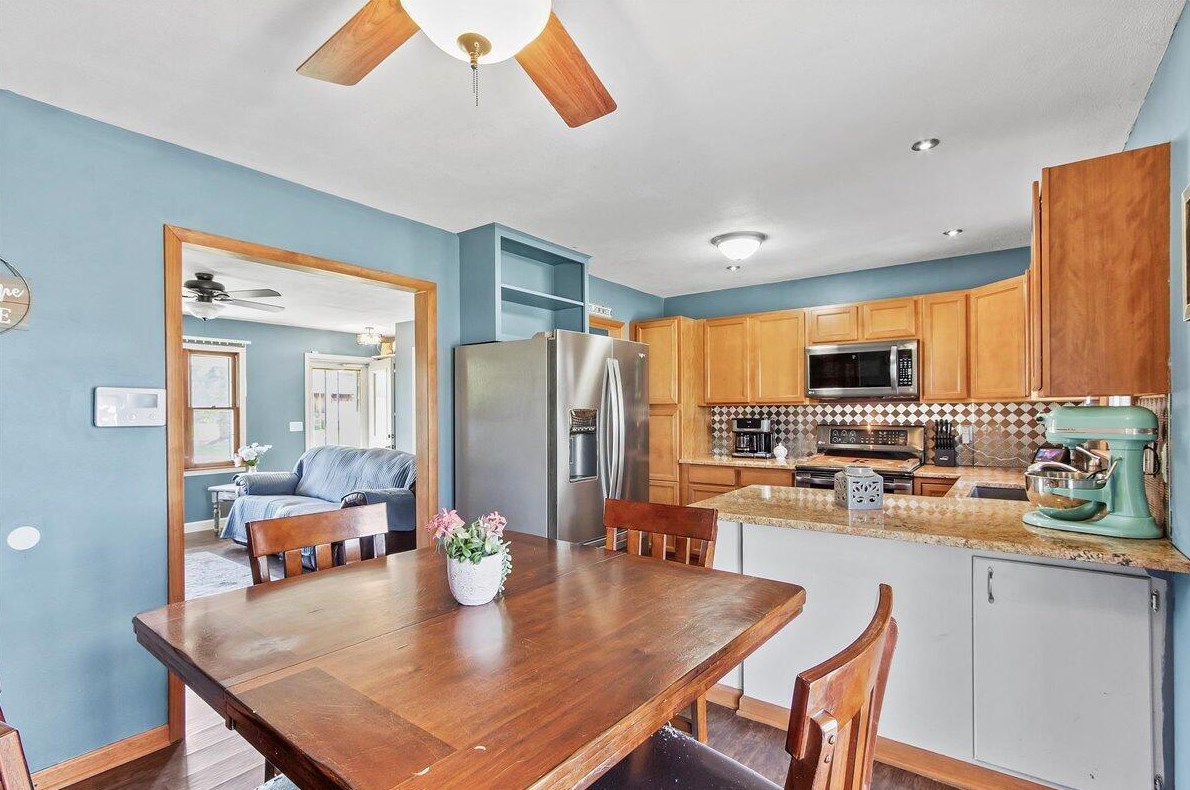 521 Hilltop Dr, Bellefontaine OH  43311-2957 exterior