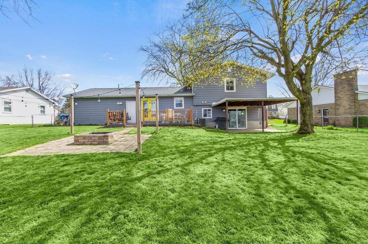 521 Hilltop Dr, Bellefontaine OH  43311-2957 exterior