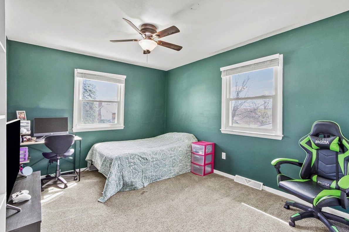 521 Hilltop Dr, Bellefontaine OH  43311-2957 exterior