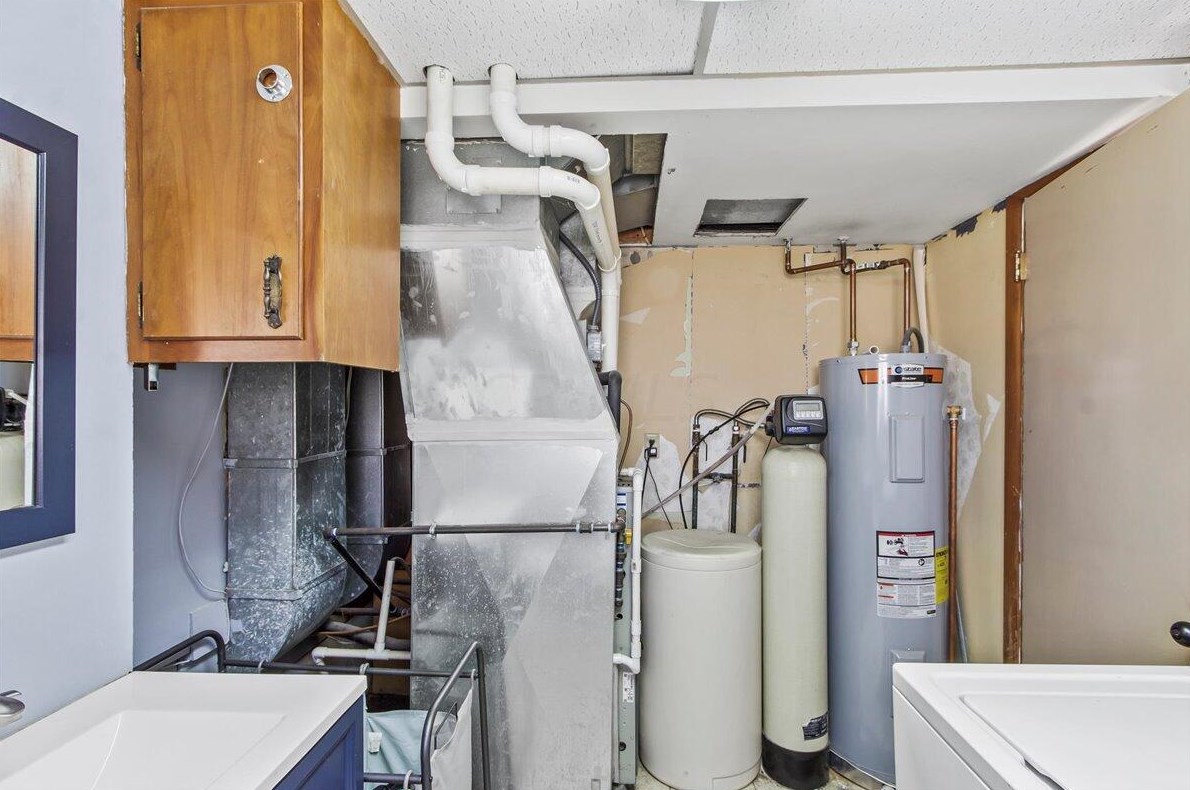 521 Hilltop Dr, Bellefontaine OH  43311-2957 exterior