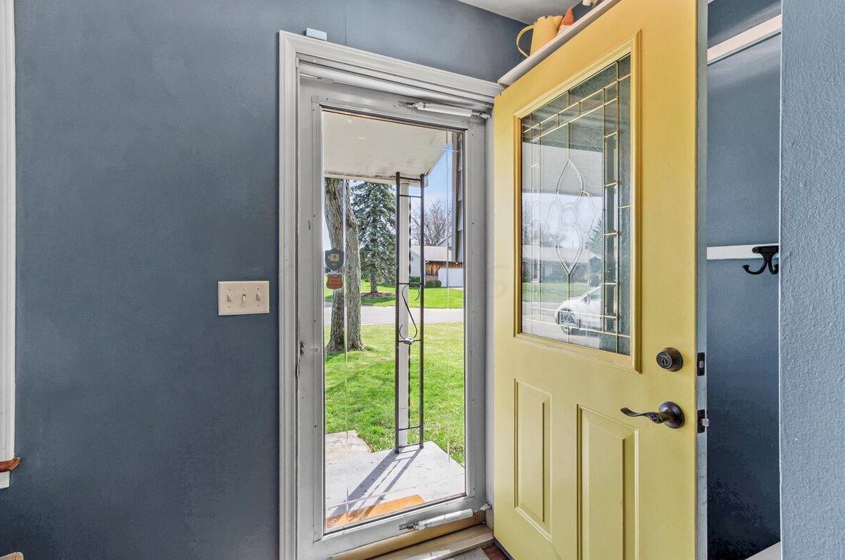 521 Hilltop Dr, Bellefontaine OH  43311-2957 exterior