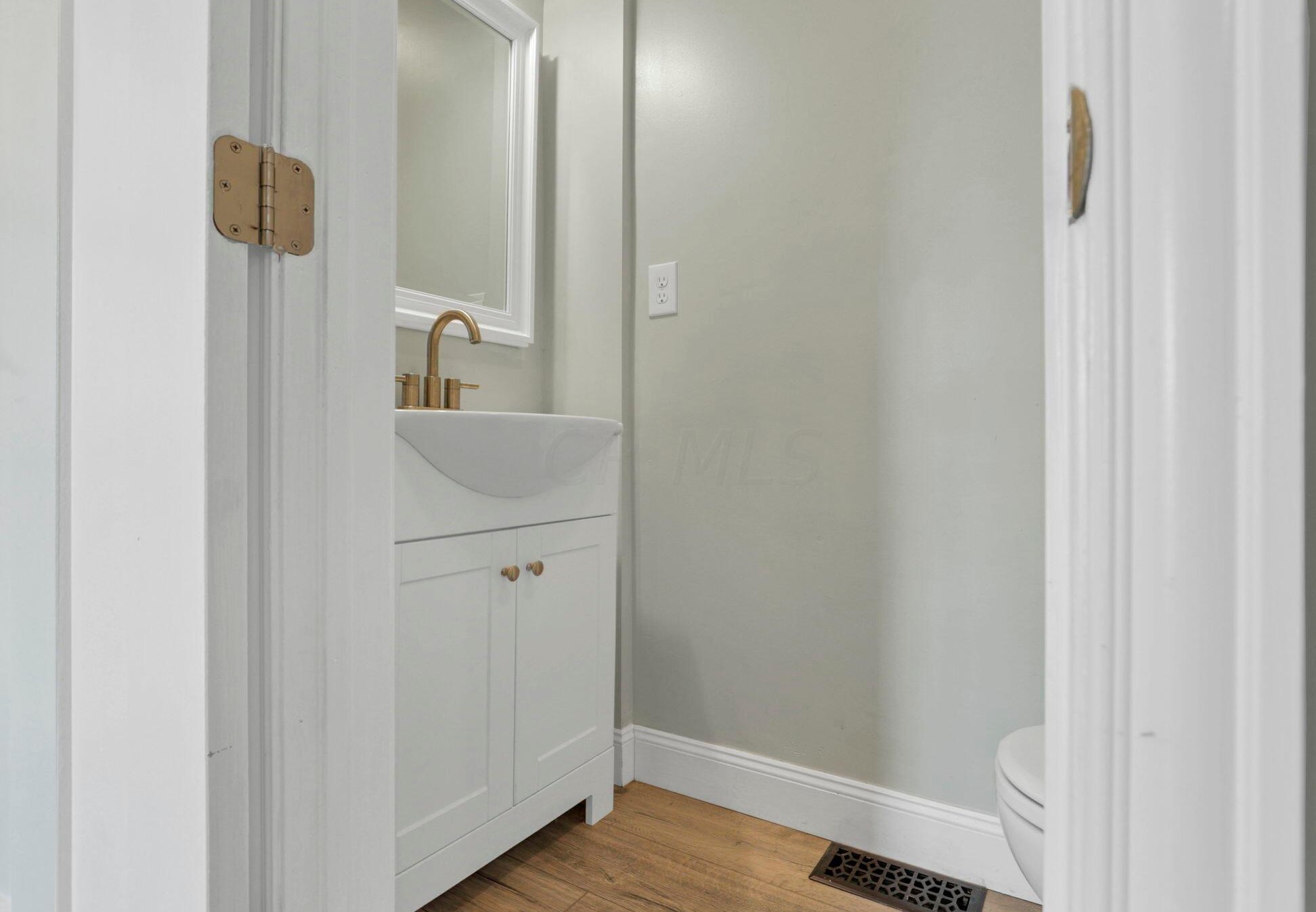 221 Markison Ave, Columbus OH  43207-1132 exterior