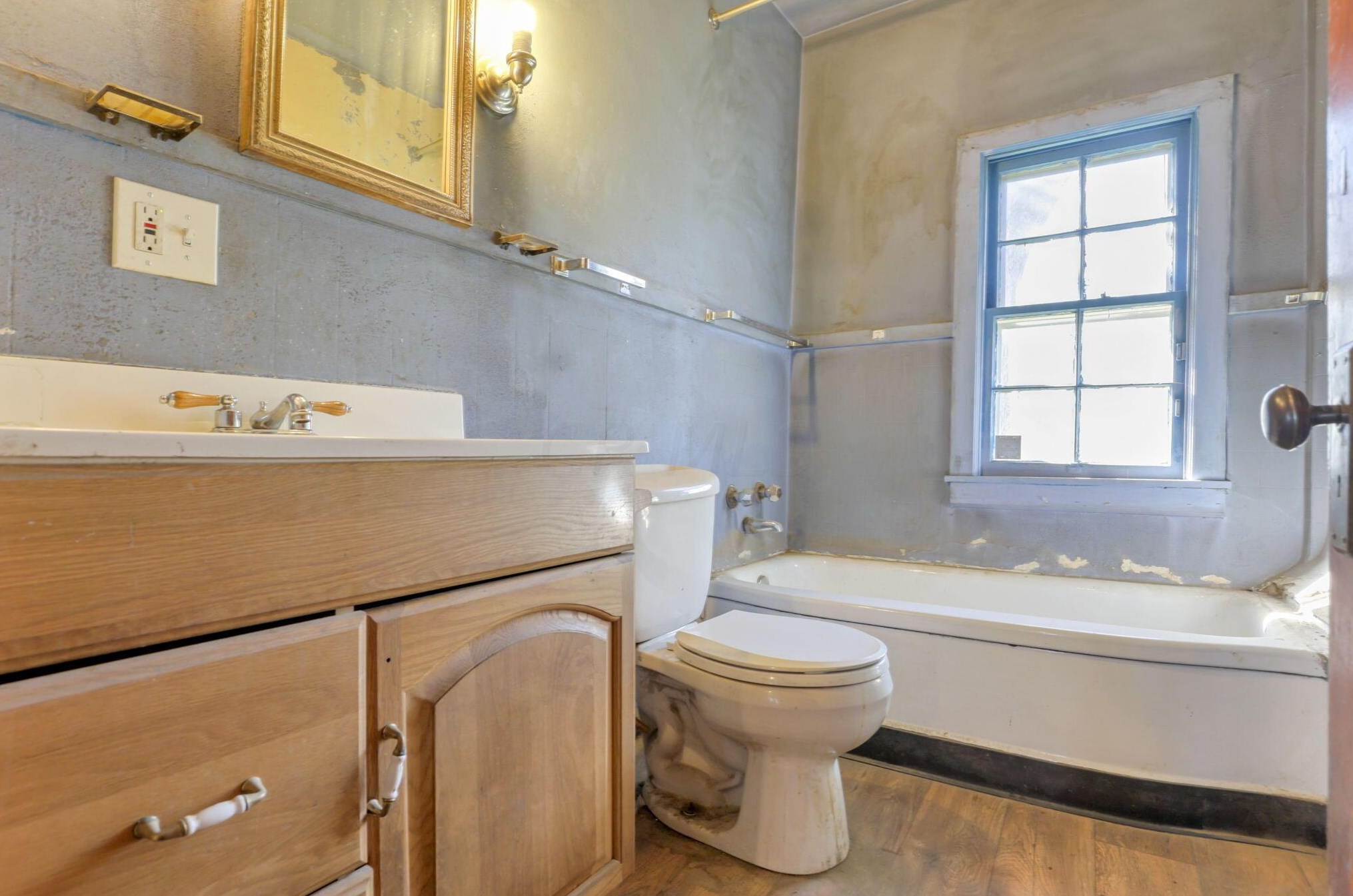 992 Thomas Ave, Columbus OH  43223-1553 exterior