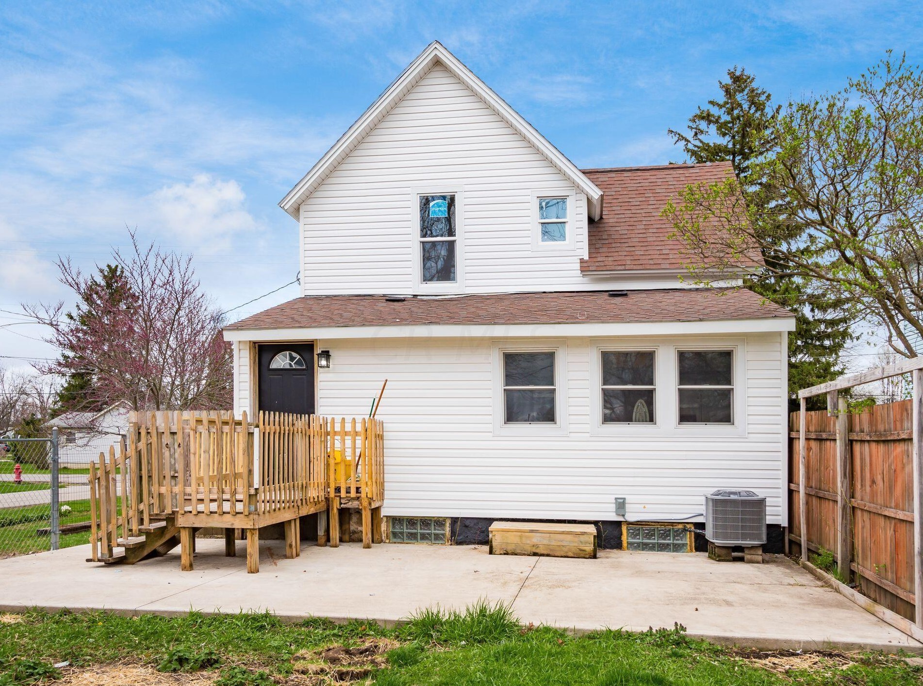 915 Chillicothe Ave, Bellefontaine OH  43311-1009 exterior