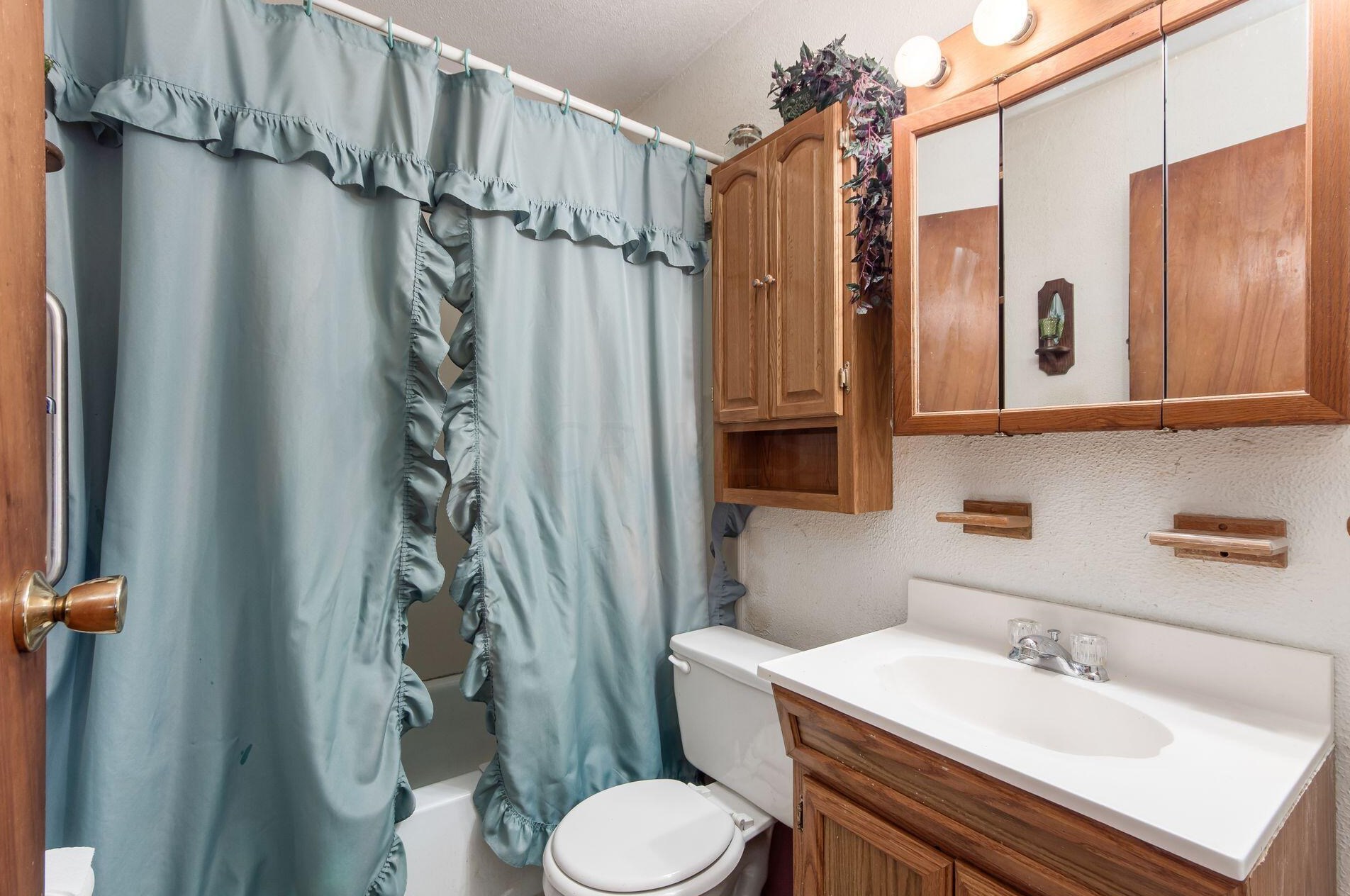 1631 Burley Dr, Columbus OH  43207-2705 exterior