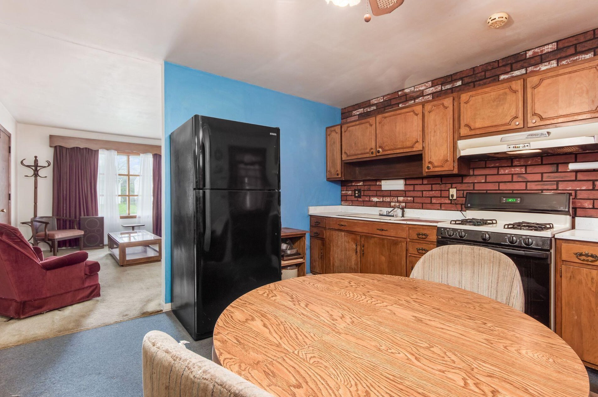 1631 Burley Dr, Columbus OH  43207-2705 exterior