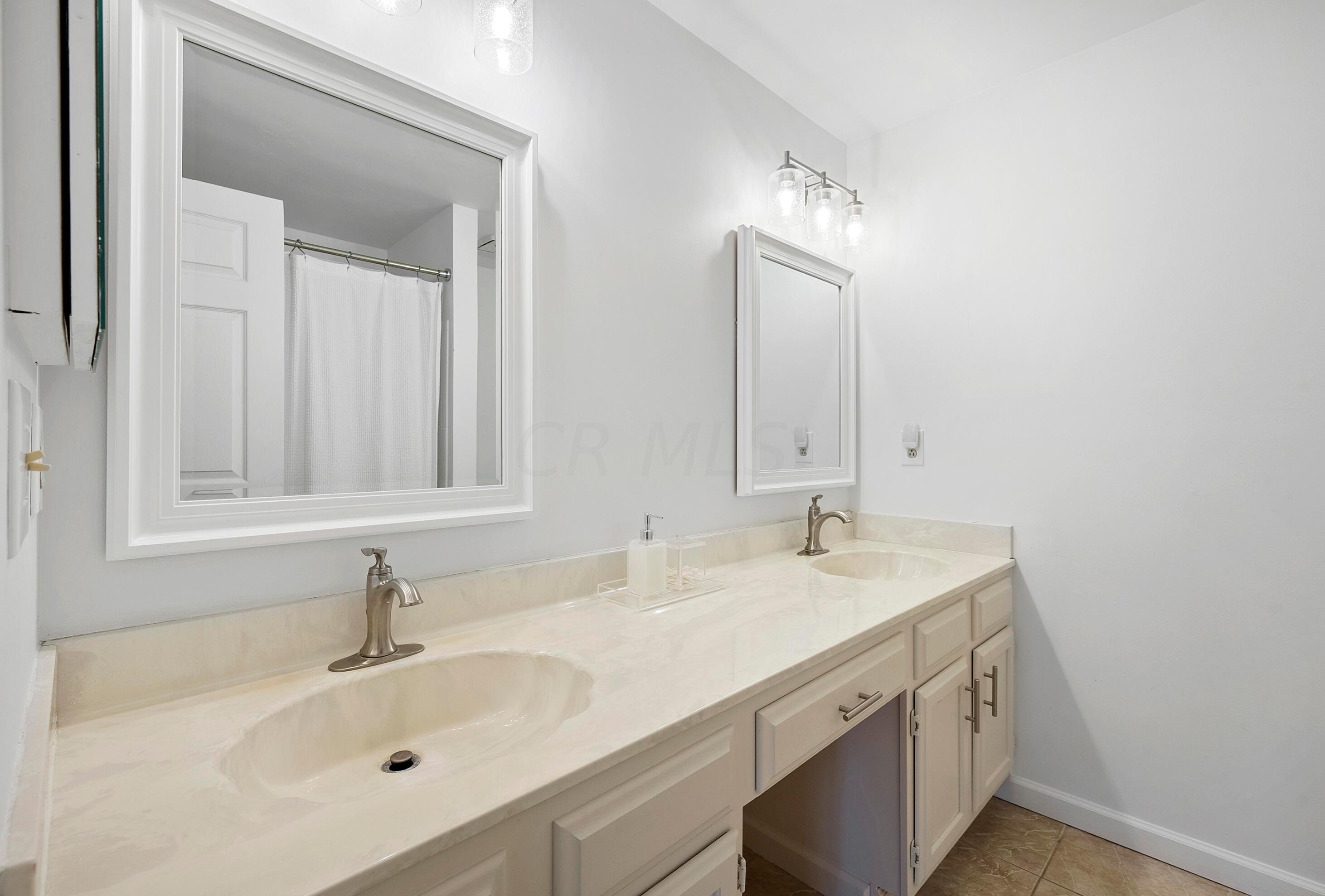 7244 Hopewell Ct, Dublin OH  43017-2899 exterior