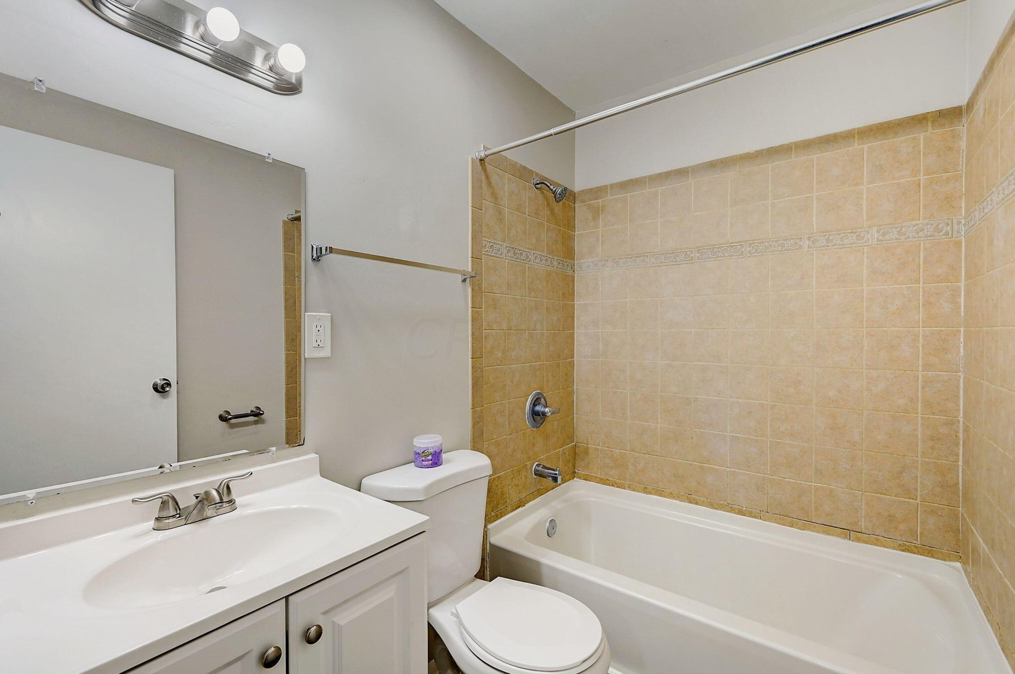 3958 Signal Dr, Columbus OH 43232-6381 exterior