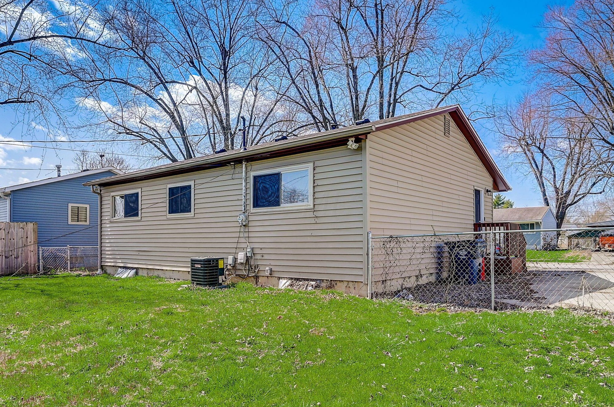 3958 Signal Dr, Columbus OH 43232-6381 exterior