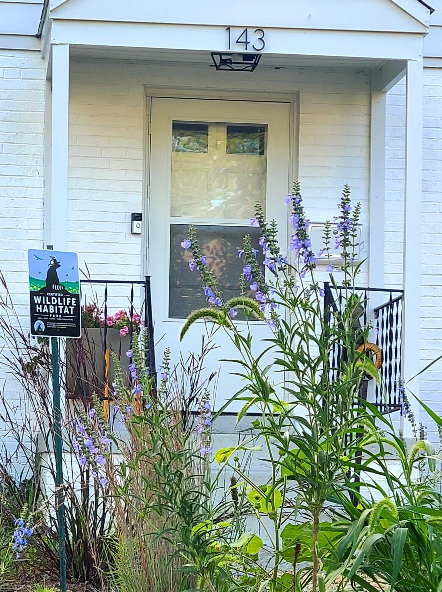 143 Mayfair Blvd, Columbus OH  43213-1610 exterior