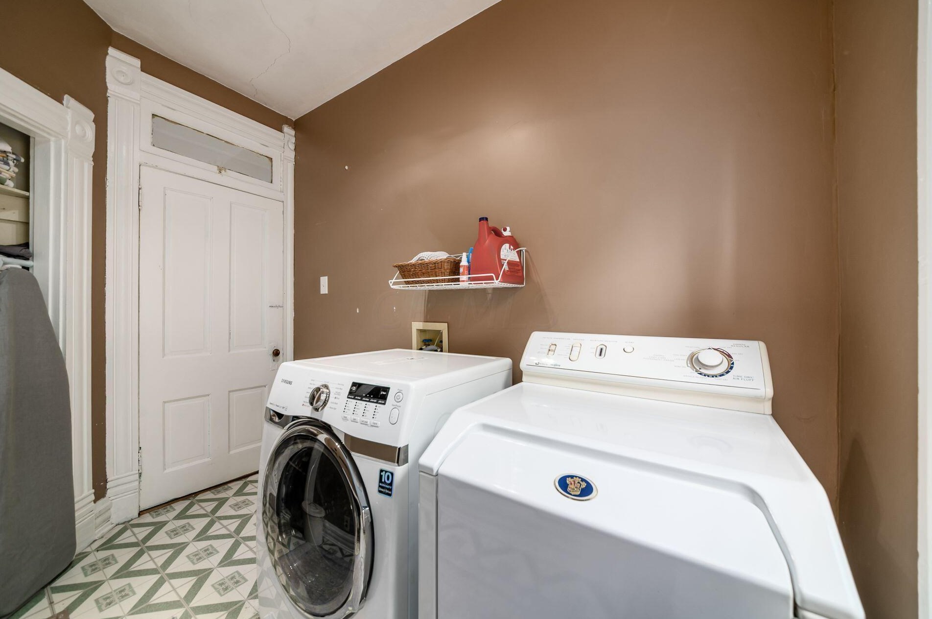 1294 Neil Ave, Columbus OH  43201-3122 exterior