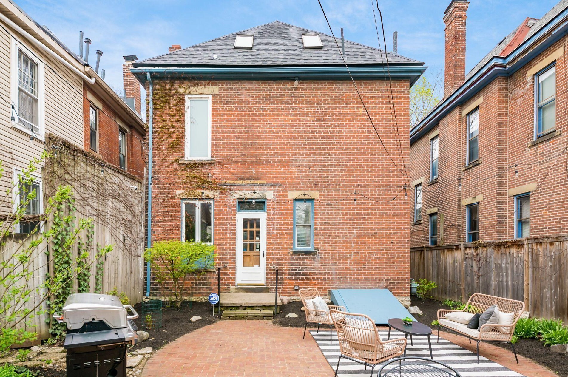 1294 Neil Ave, Columbus OH  43201-3122 exterior