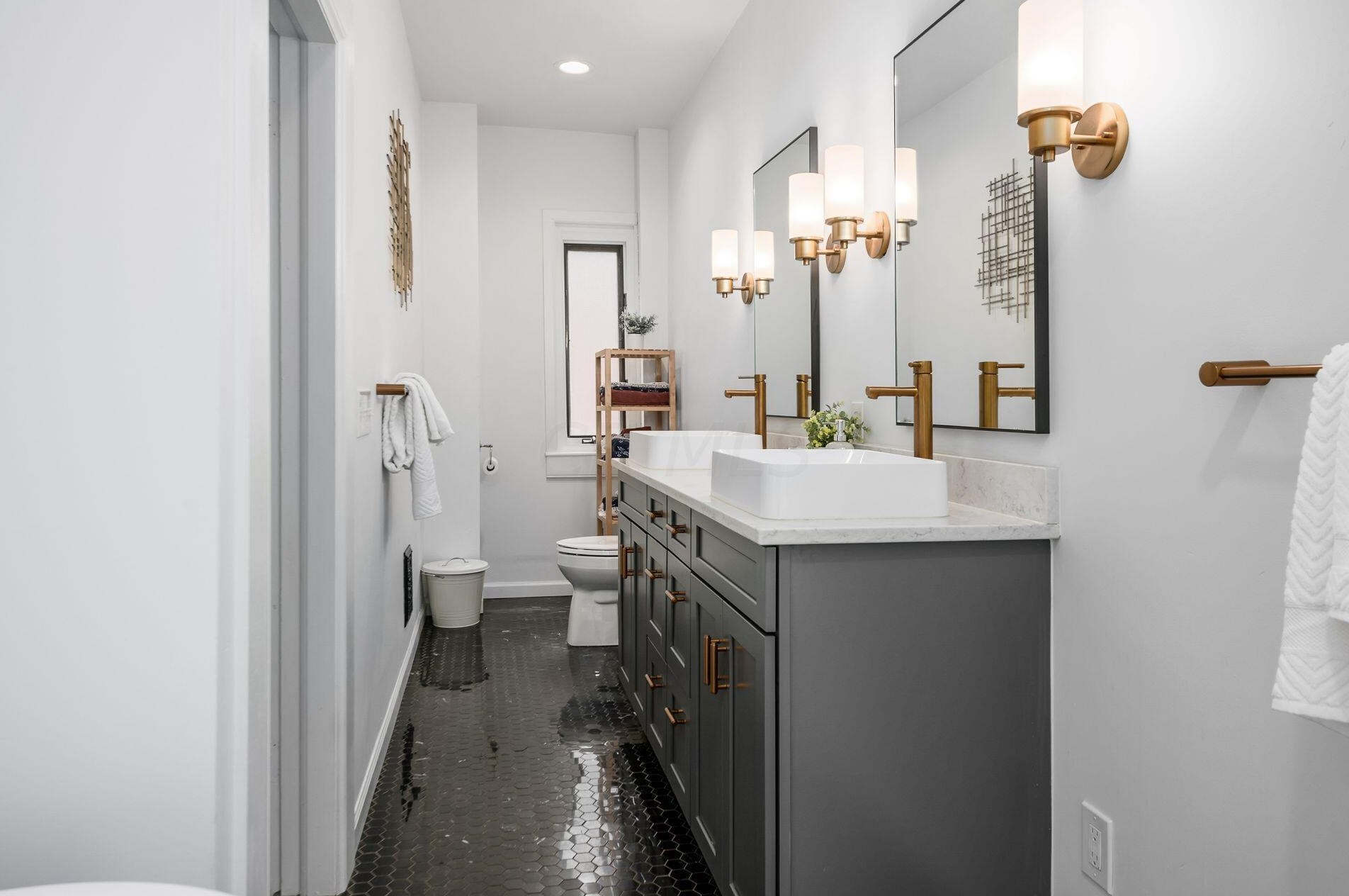 1294 Neil Ave, Columbus OH  43201-3122 exterior