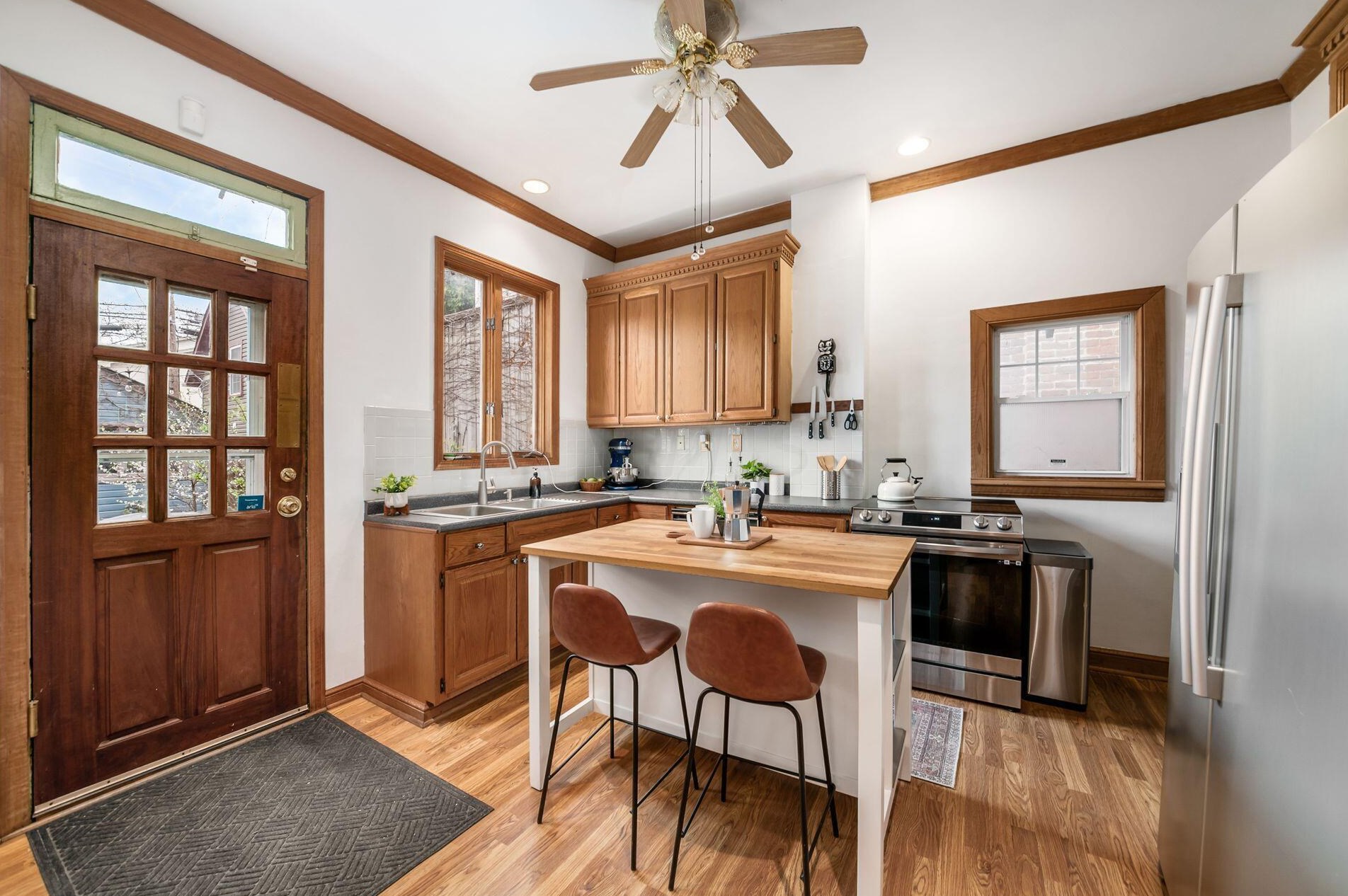 1294 Neil Ave, Columbus OH  43201-3122 exterior