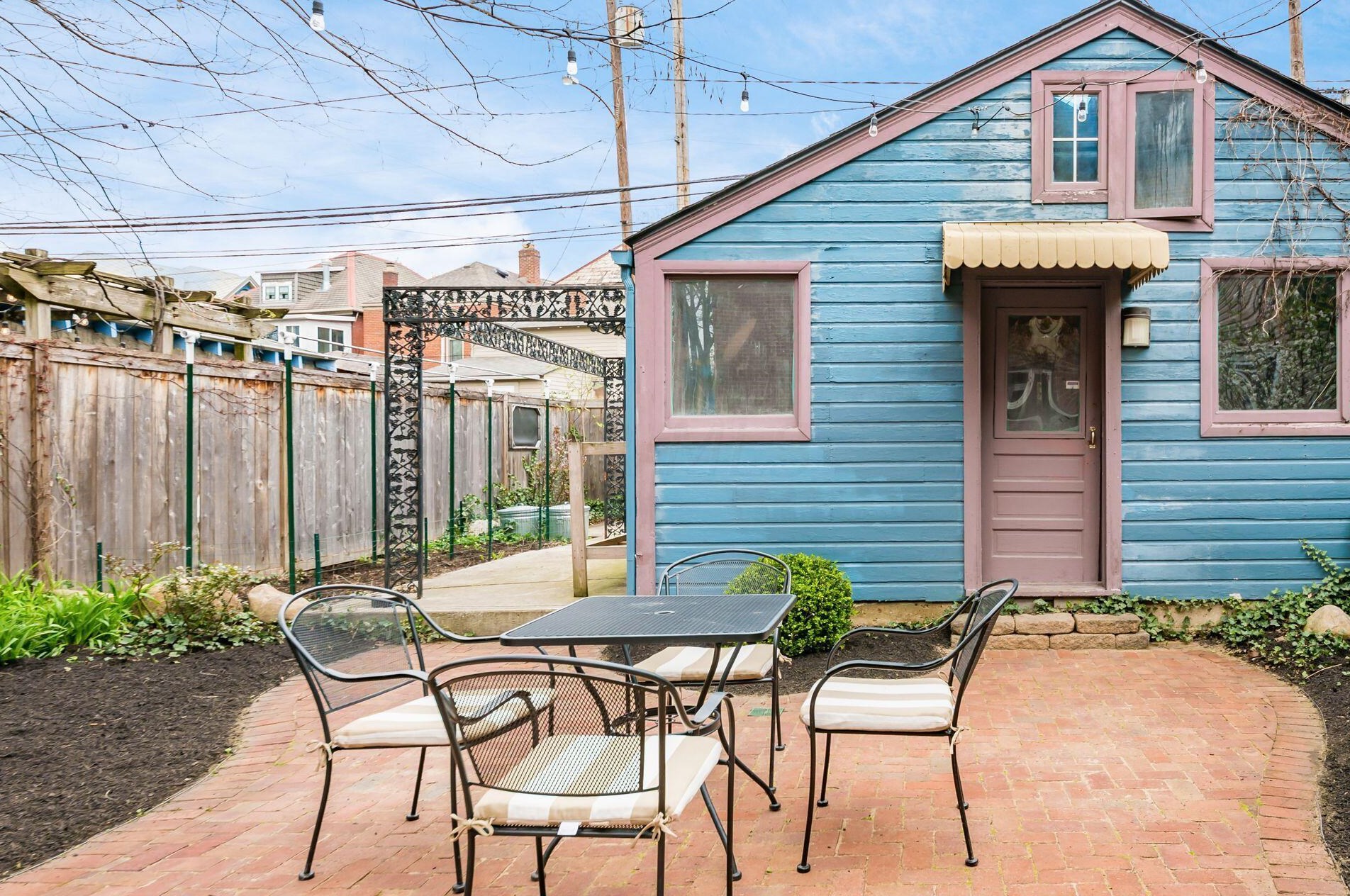 1294 Neil Ave, Columbus OH  43201-3122 exterior