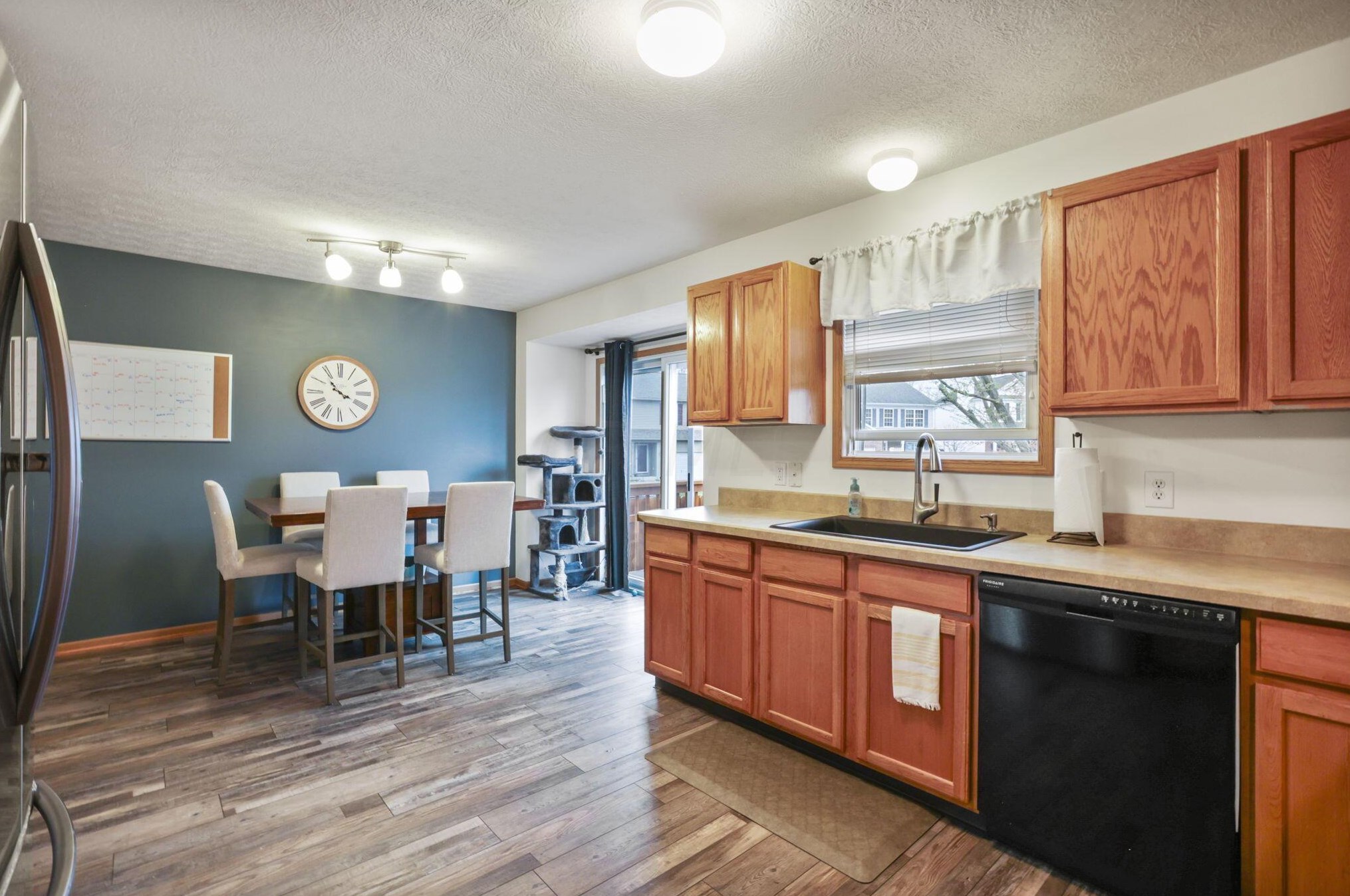 954 Tenbrook Pl, Columbus OH  43228-6386 exterior