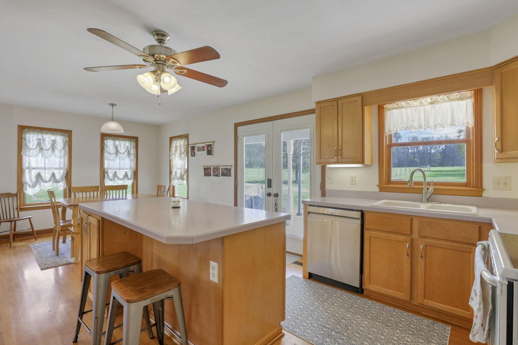 562 Stump Holw Rd, Lancaster OH 43130-9036 exterior