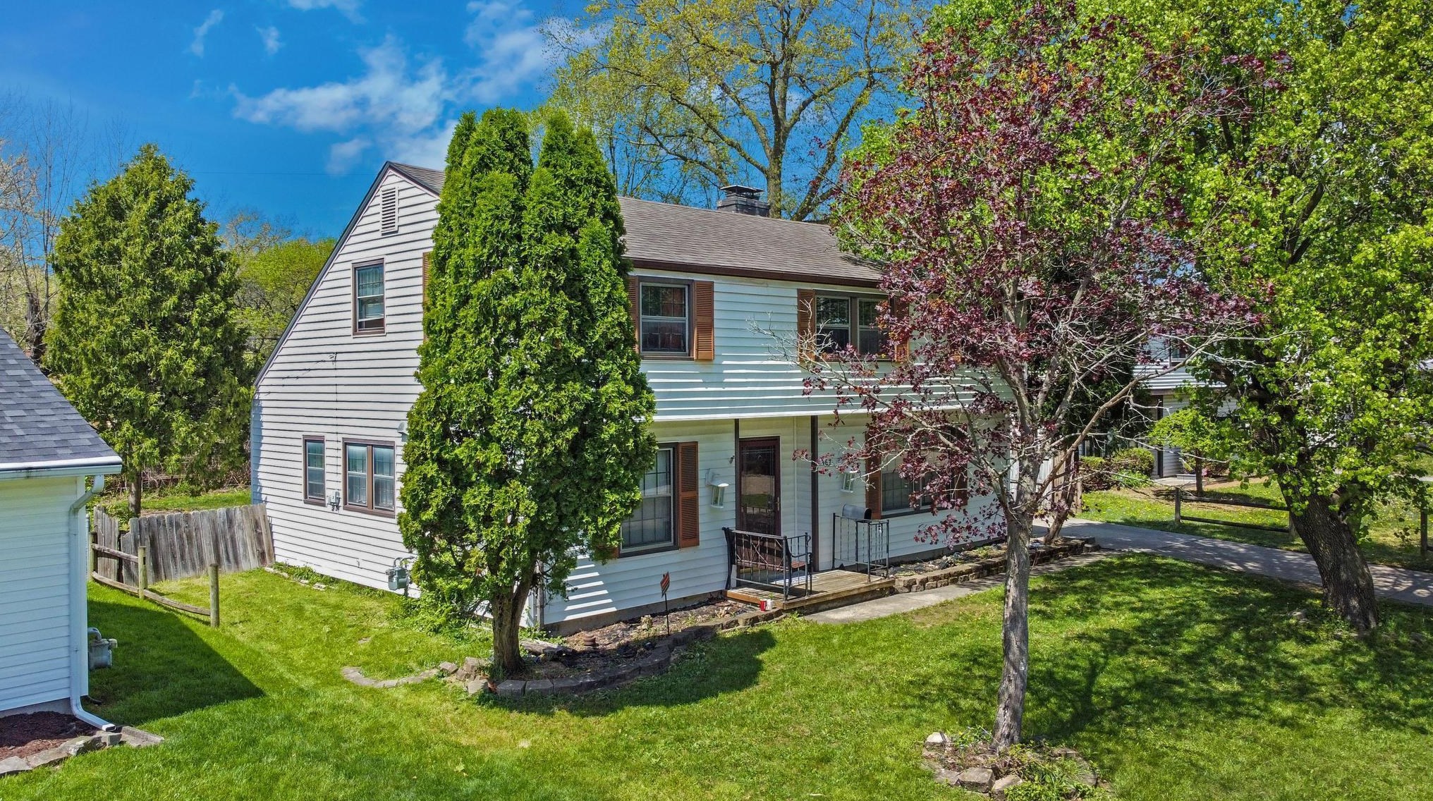 367 Weymouth Ln, Columbus OH  43228-1333 exterior