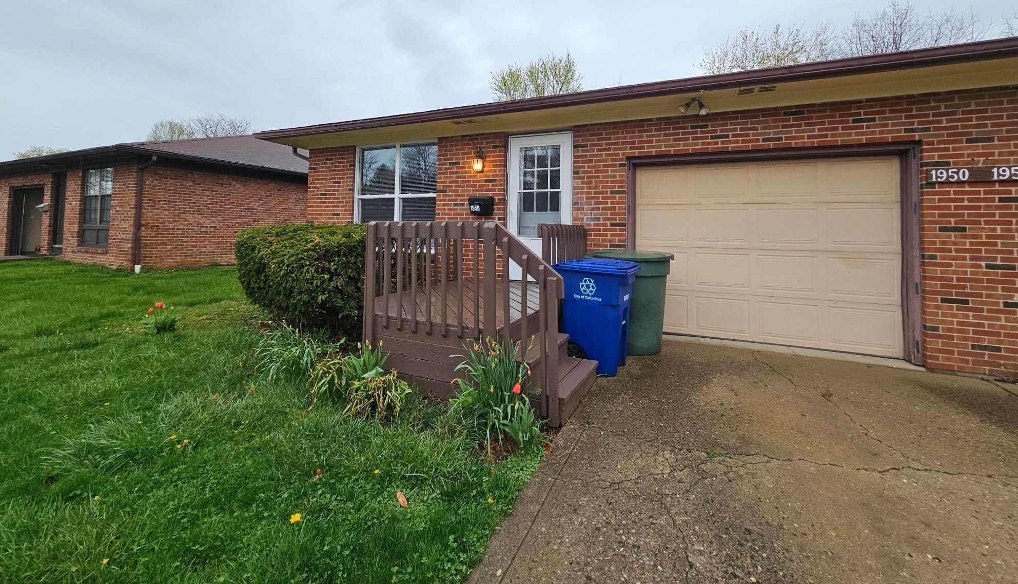 1950 Hampstead Dr, Columbus OH  43229-2714 exterior