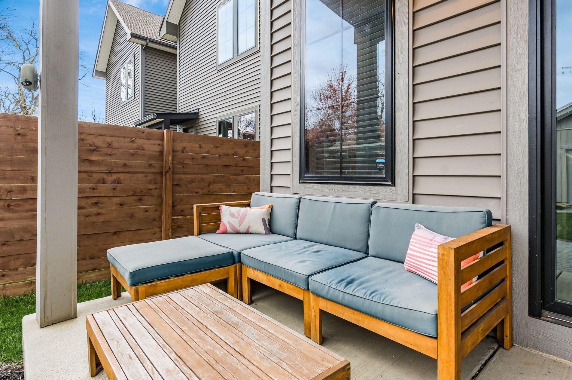 210 Ohio Ave, Columbus OH  43203-1568 exterior