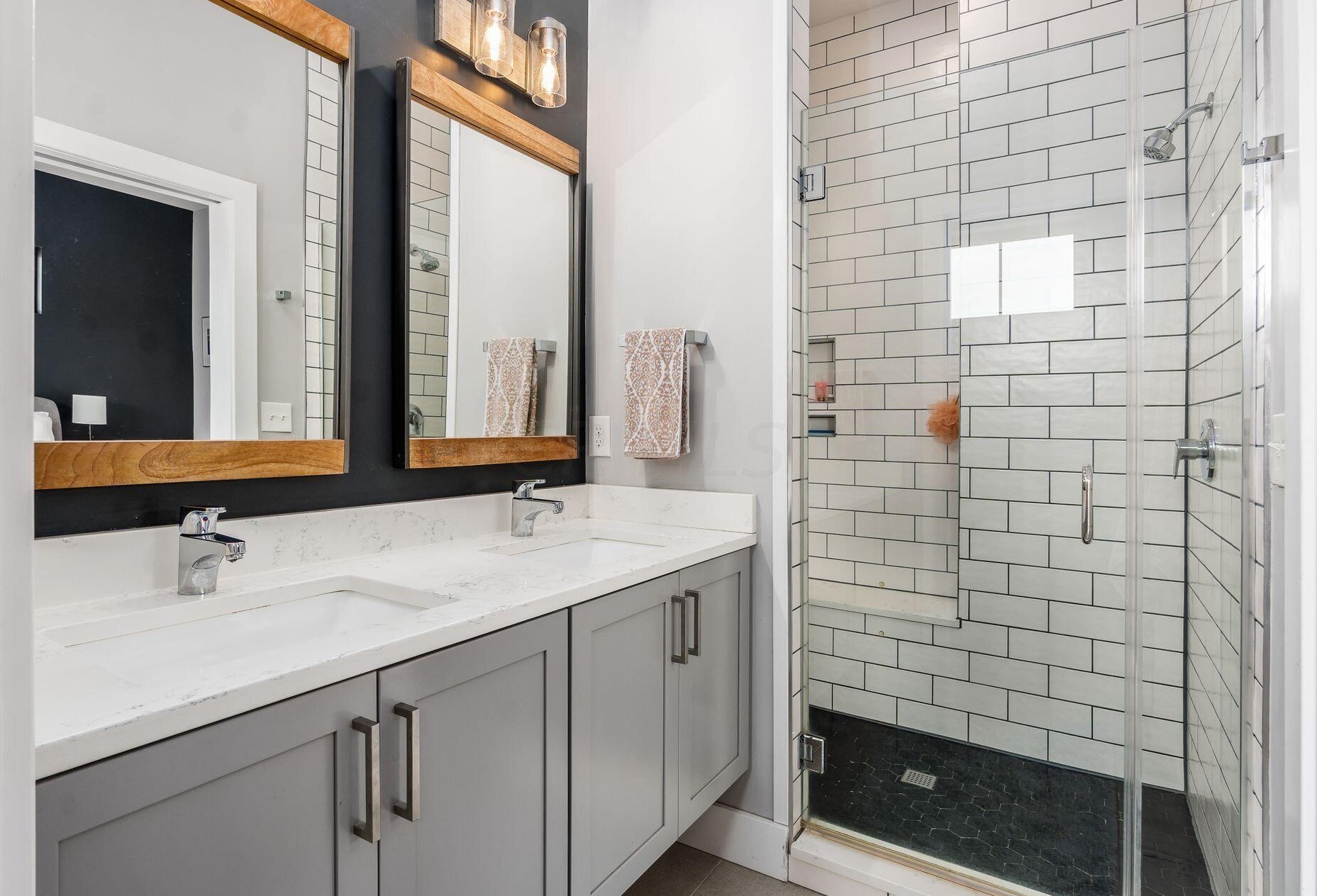 210 Ohio Ave, Columbus OH  43203-1568 exterior