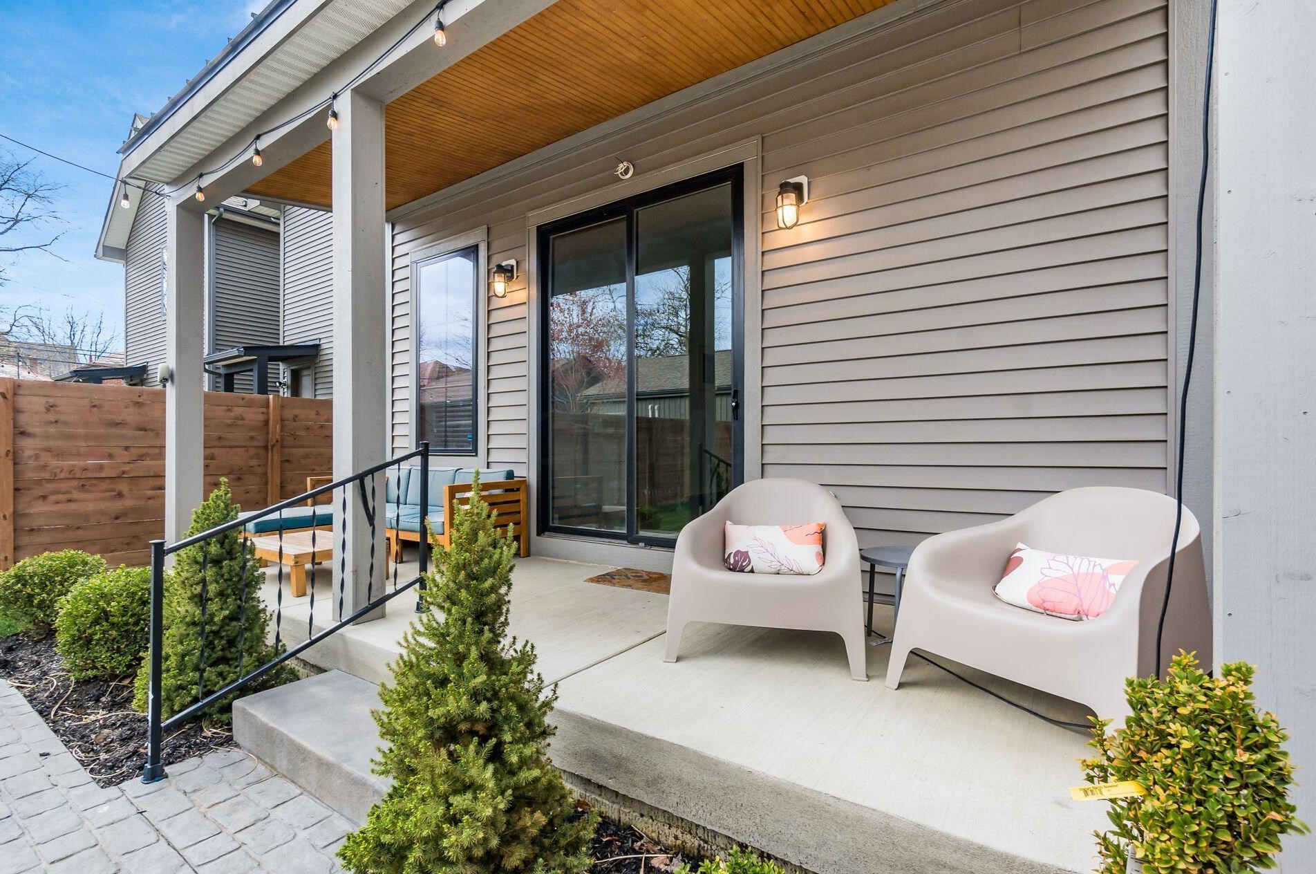 210 Ohio Ave, Columbus OH  43203-1568 exterior